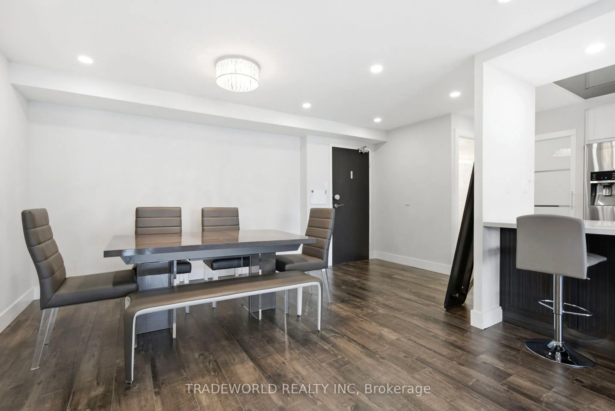 33 Elmhurst Avenue #1803