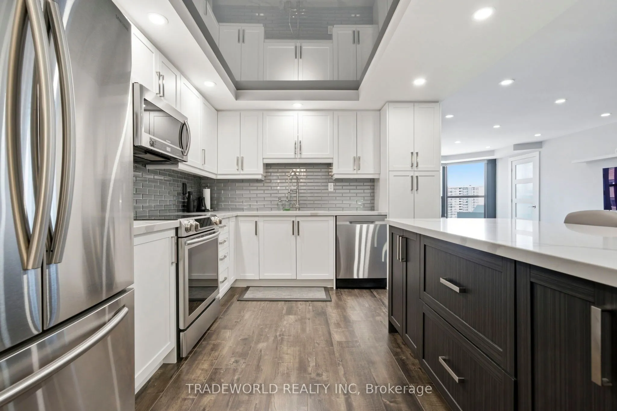 33 Elmhurst Avenue #1803