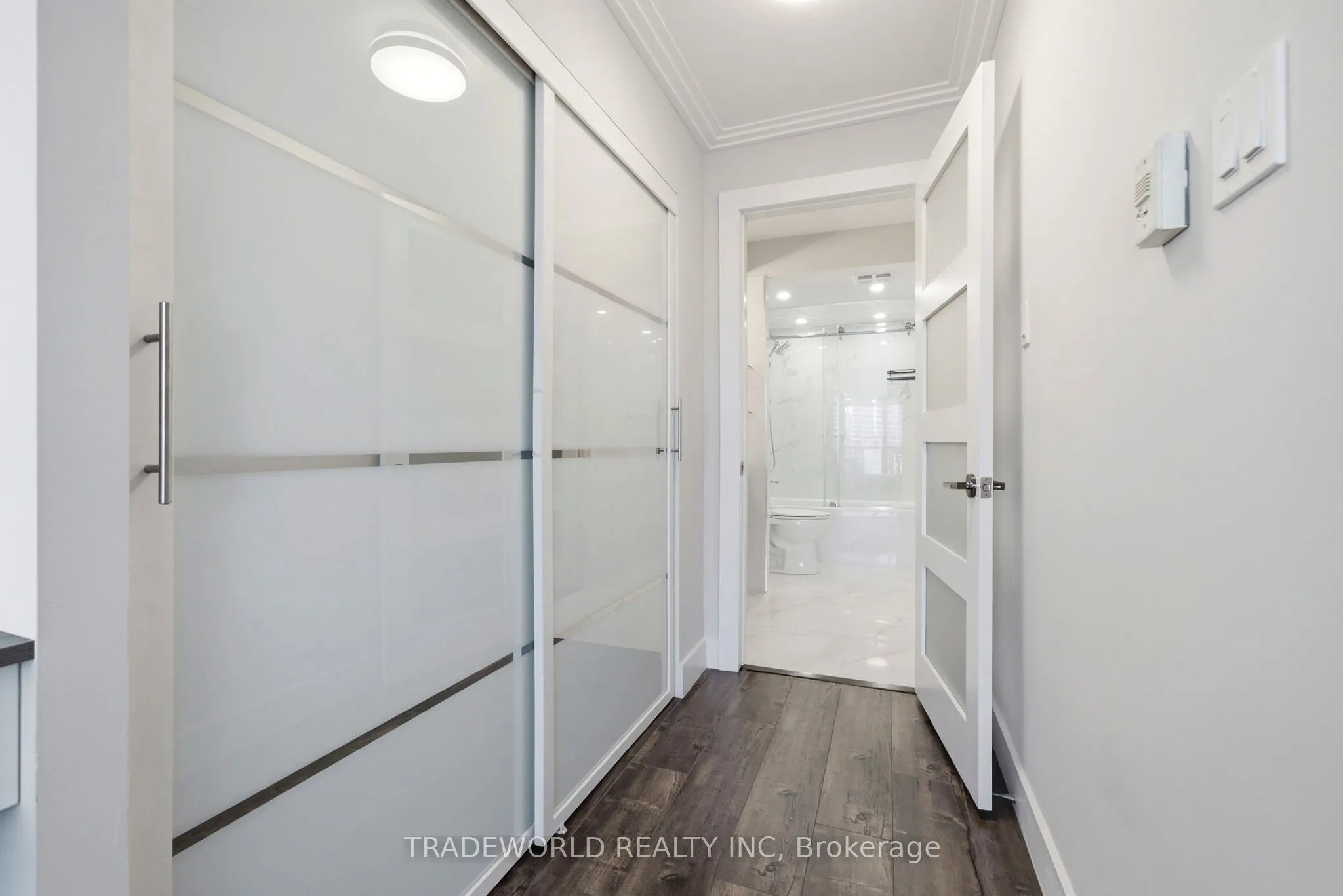 33 Elmhurst Avenue #1803