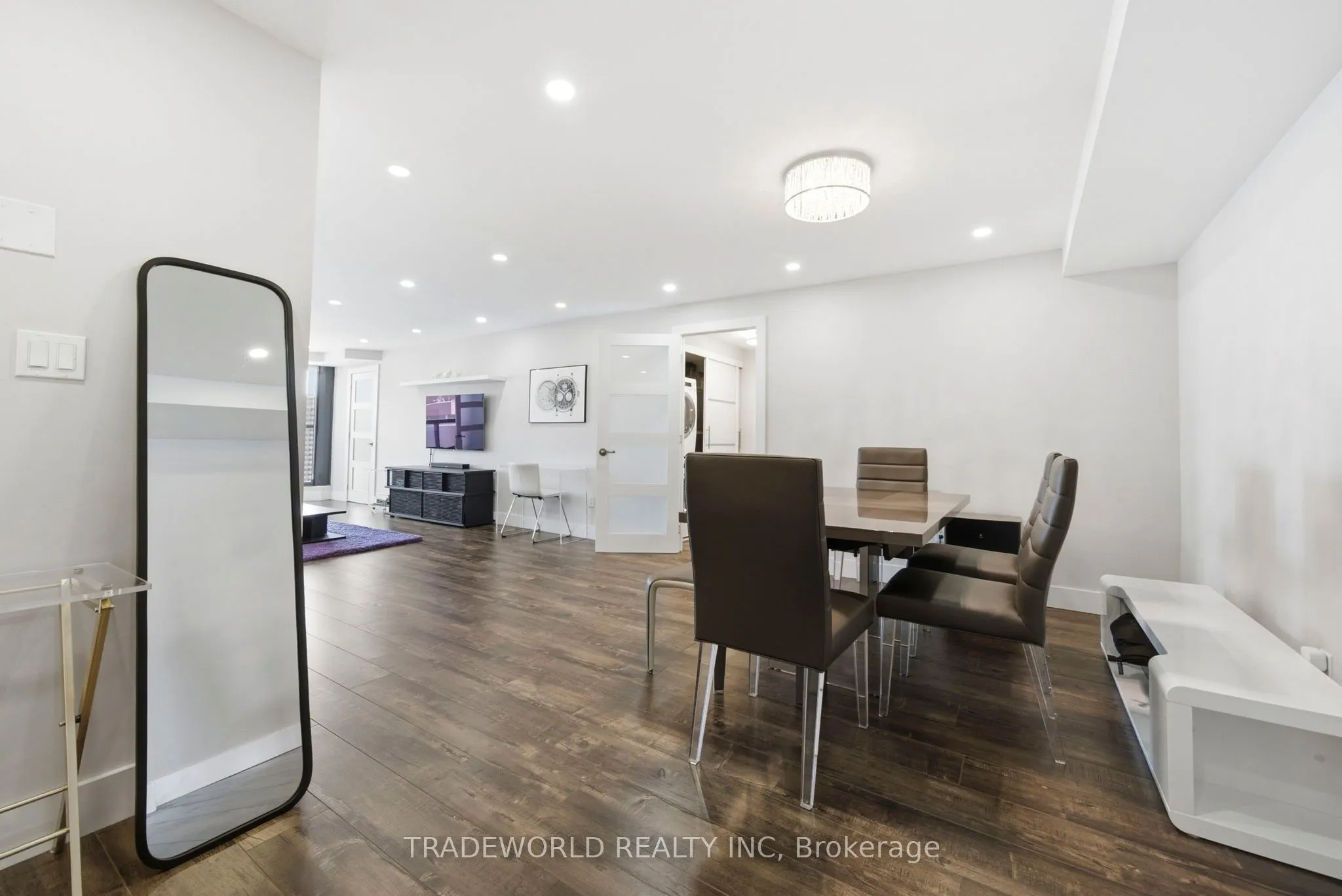 33 Elmhurst Avenue #1803