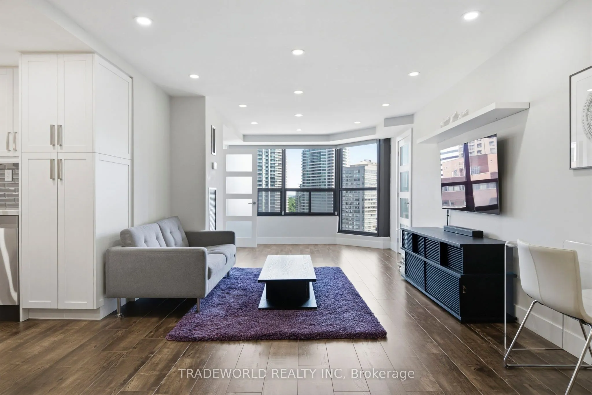 33 Elmhurst Avenue #1803