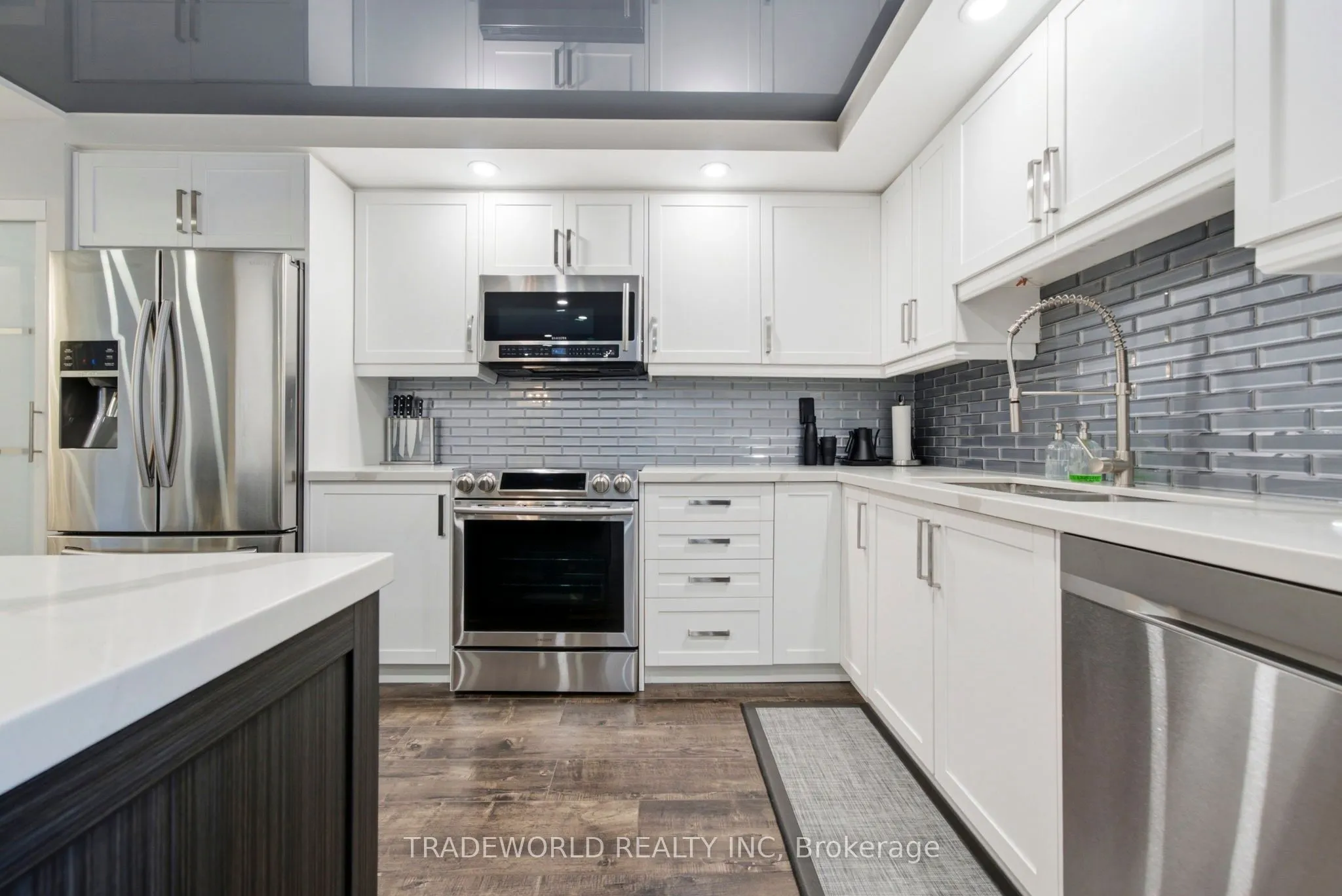 33 Elmhurst Avenue #1803