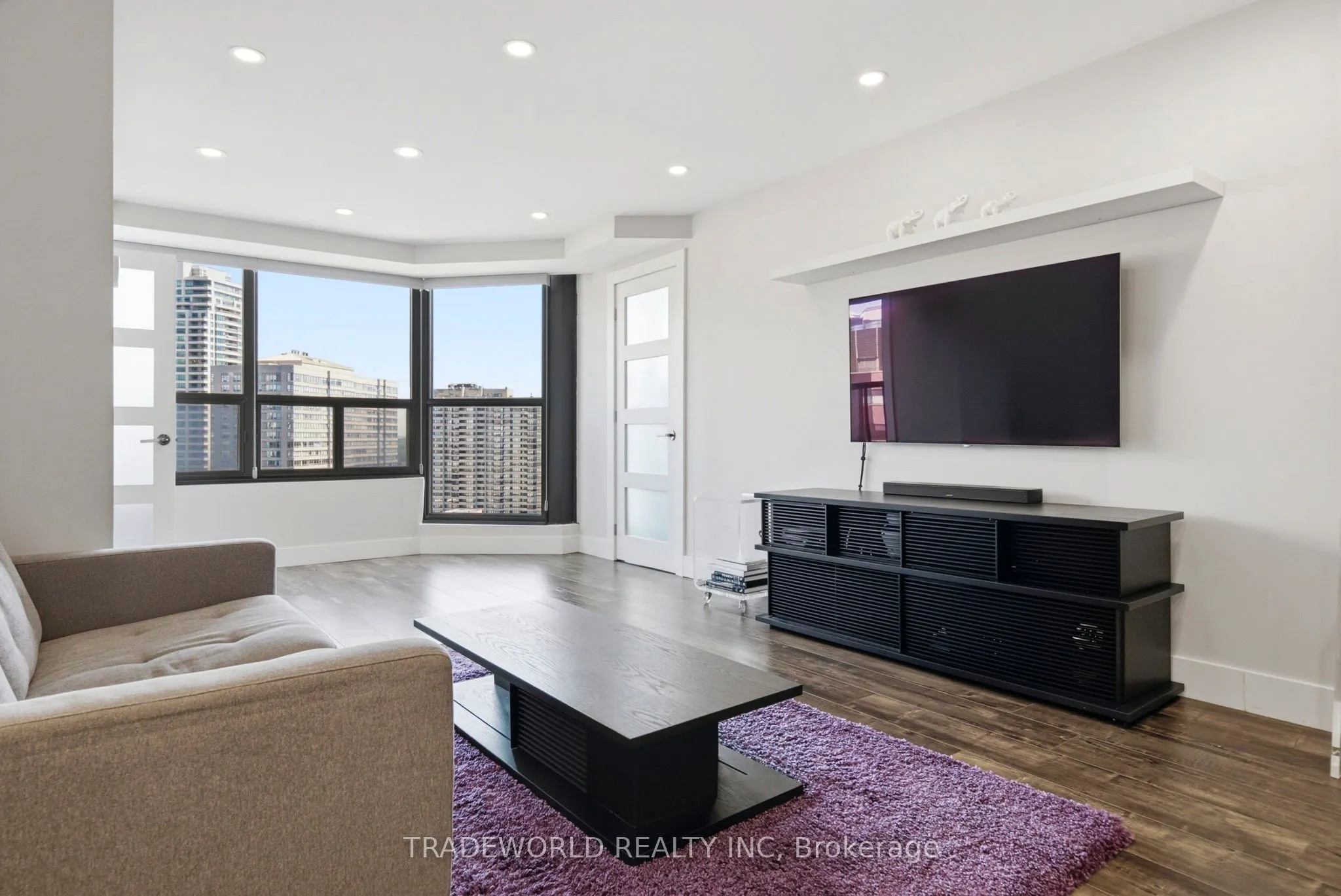 33 Elmhurst Avenue #1803