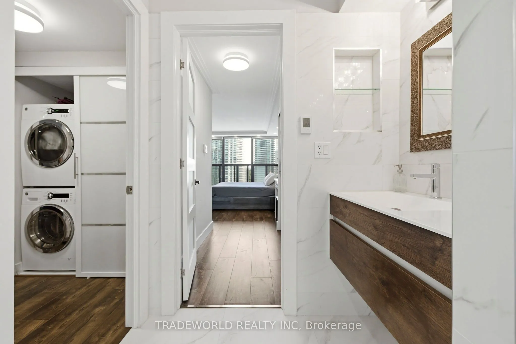 33 Elmhurst Avenue #1803
