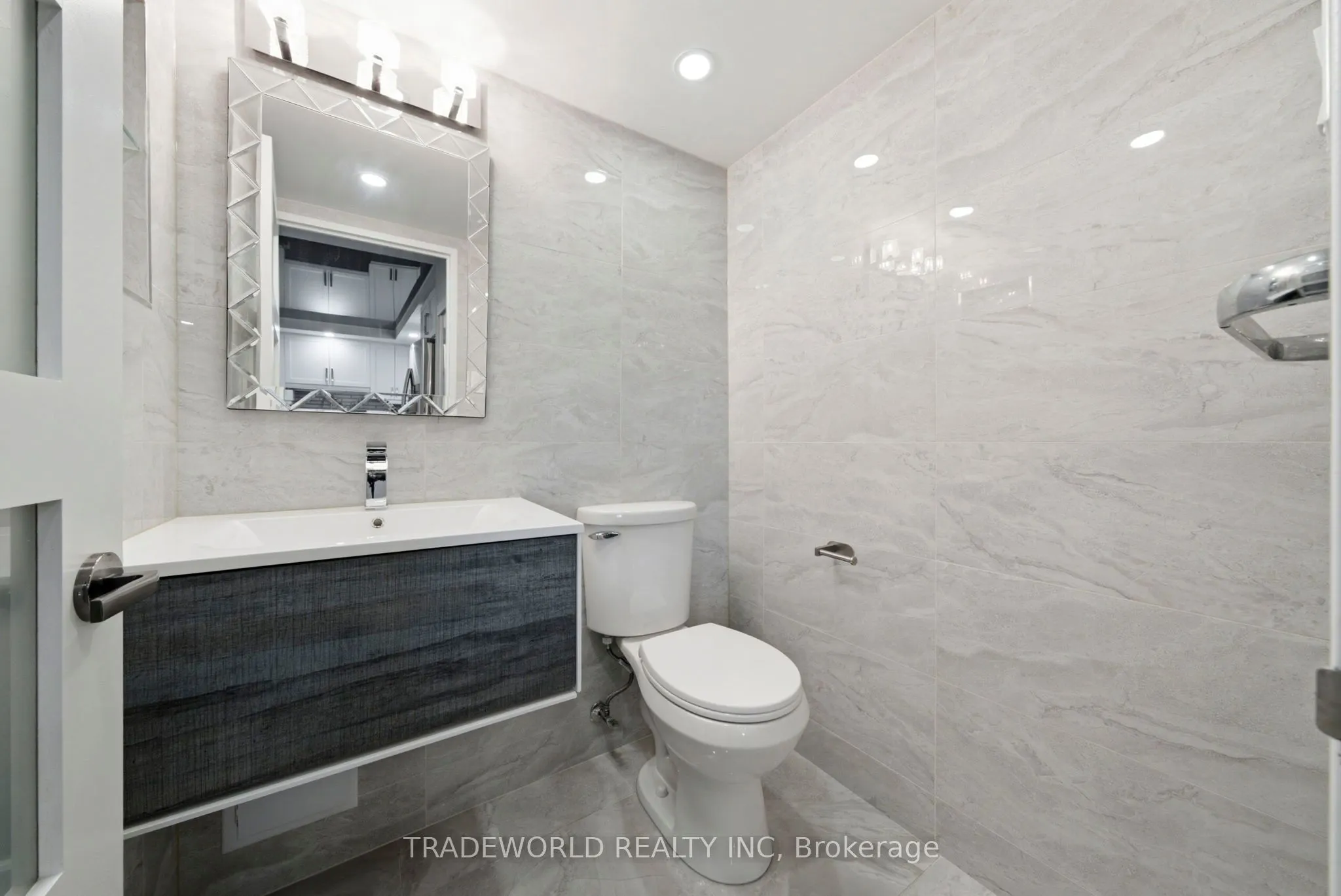 33 Elmhurst Avenue #1803