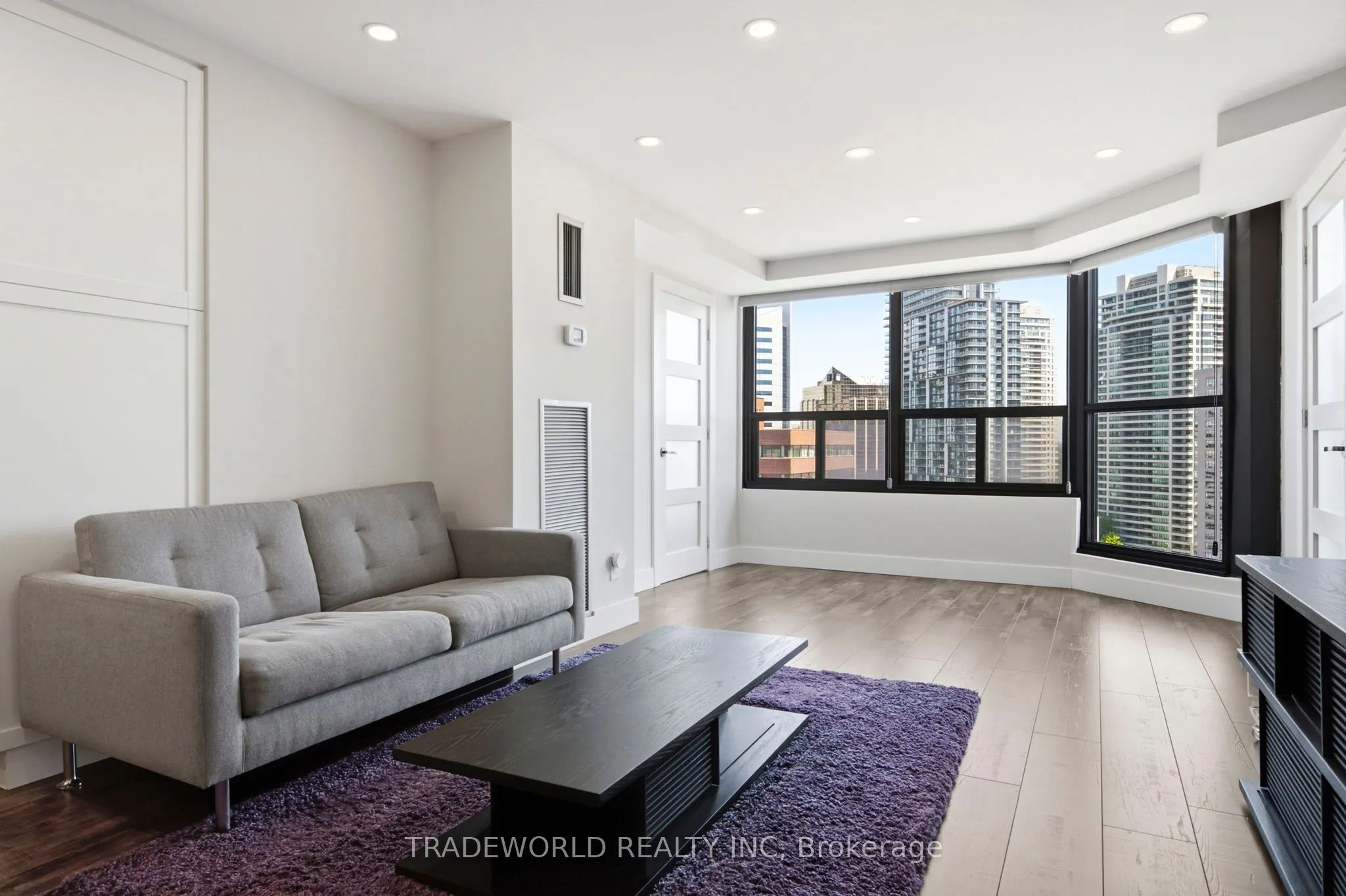 33 Elmhurst Avenue #1803