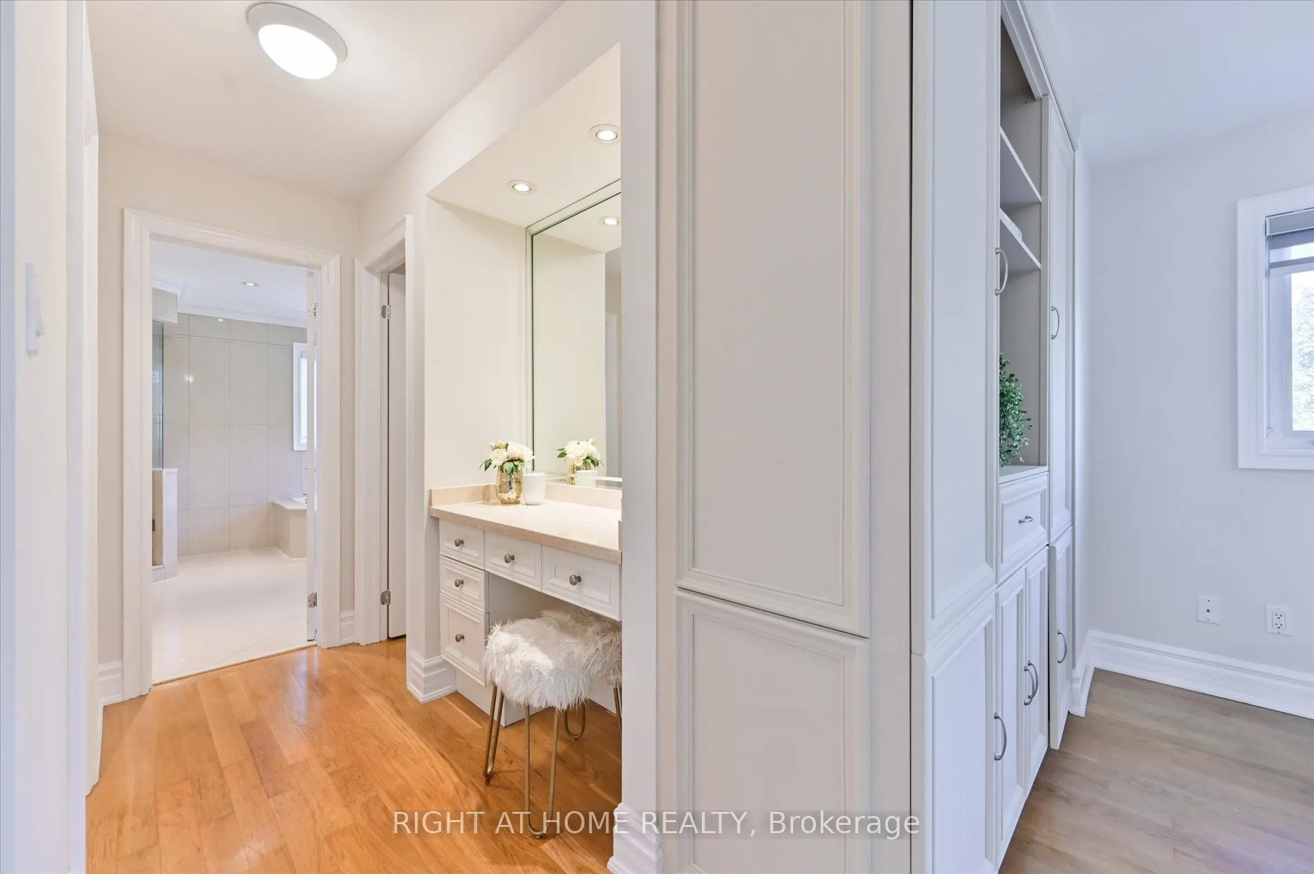 154 Charlton Boulevard