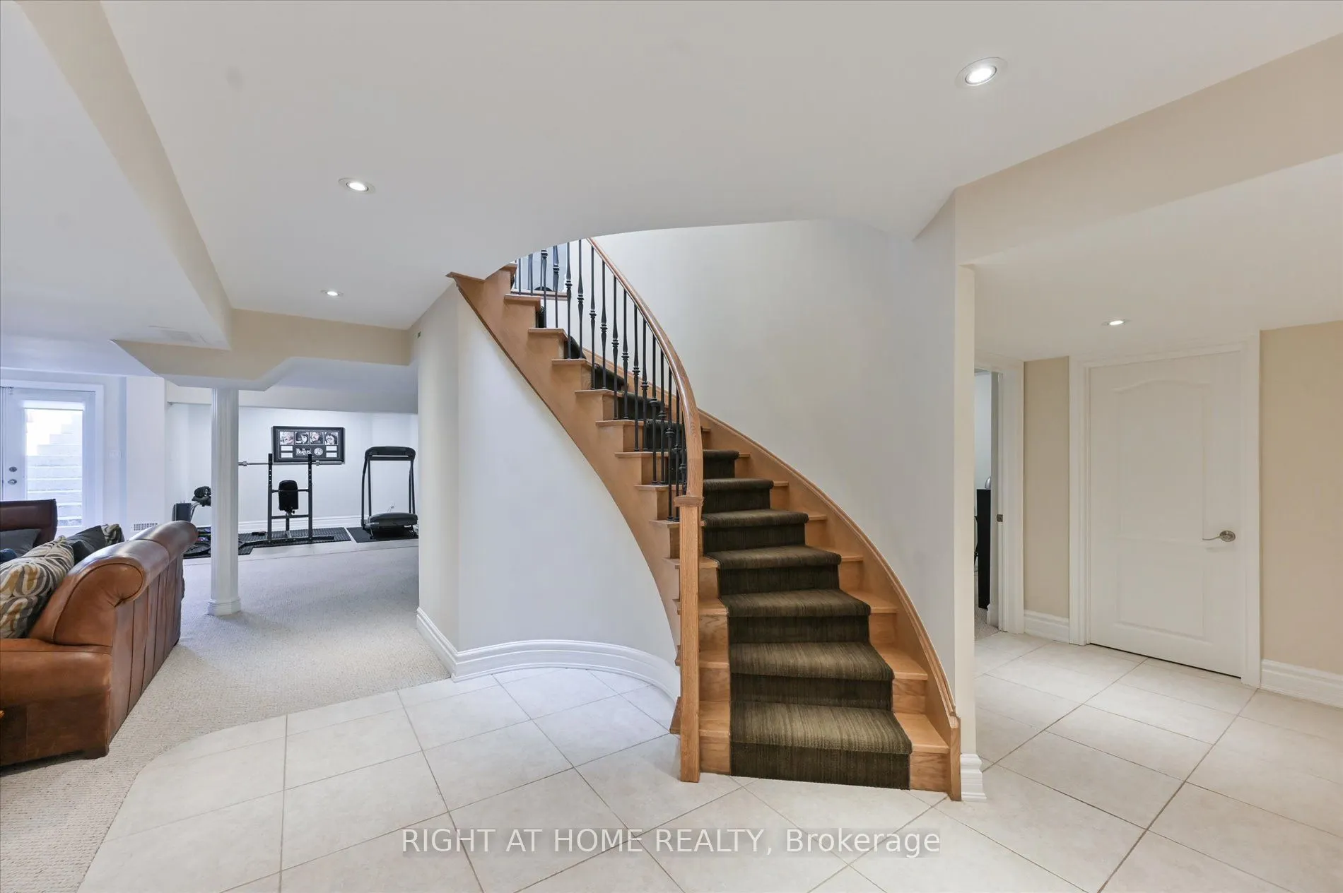154 Charlton Boulevard