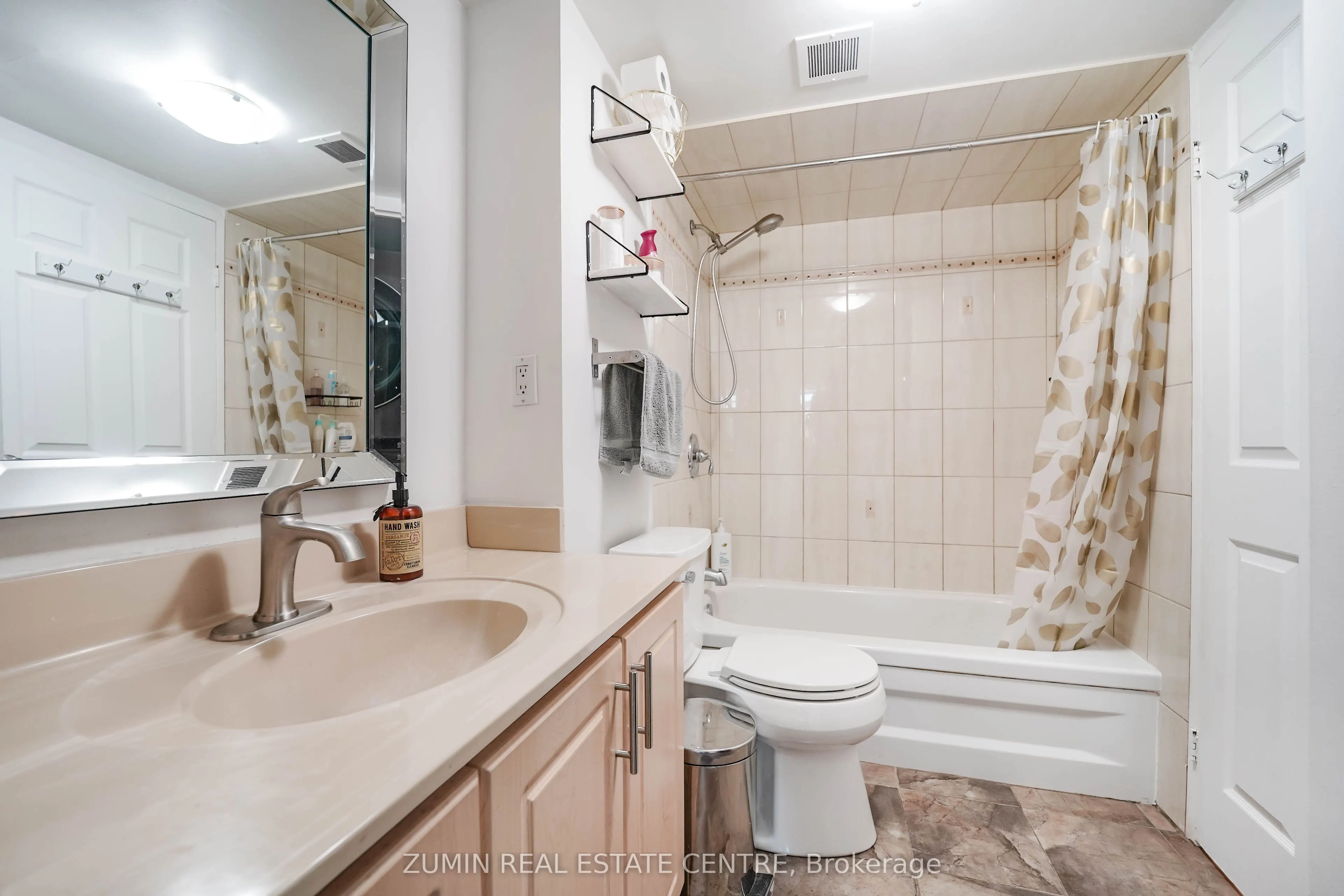 1555 Finch Avenue E #602