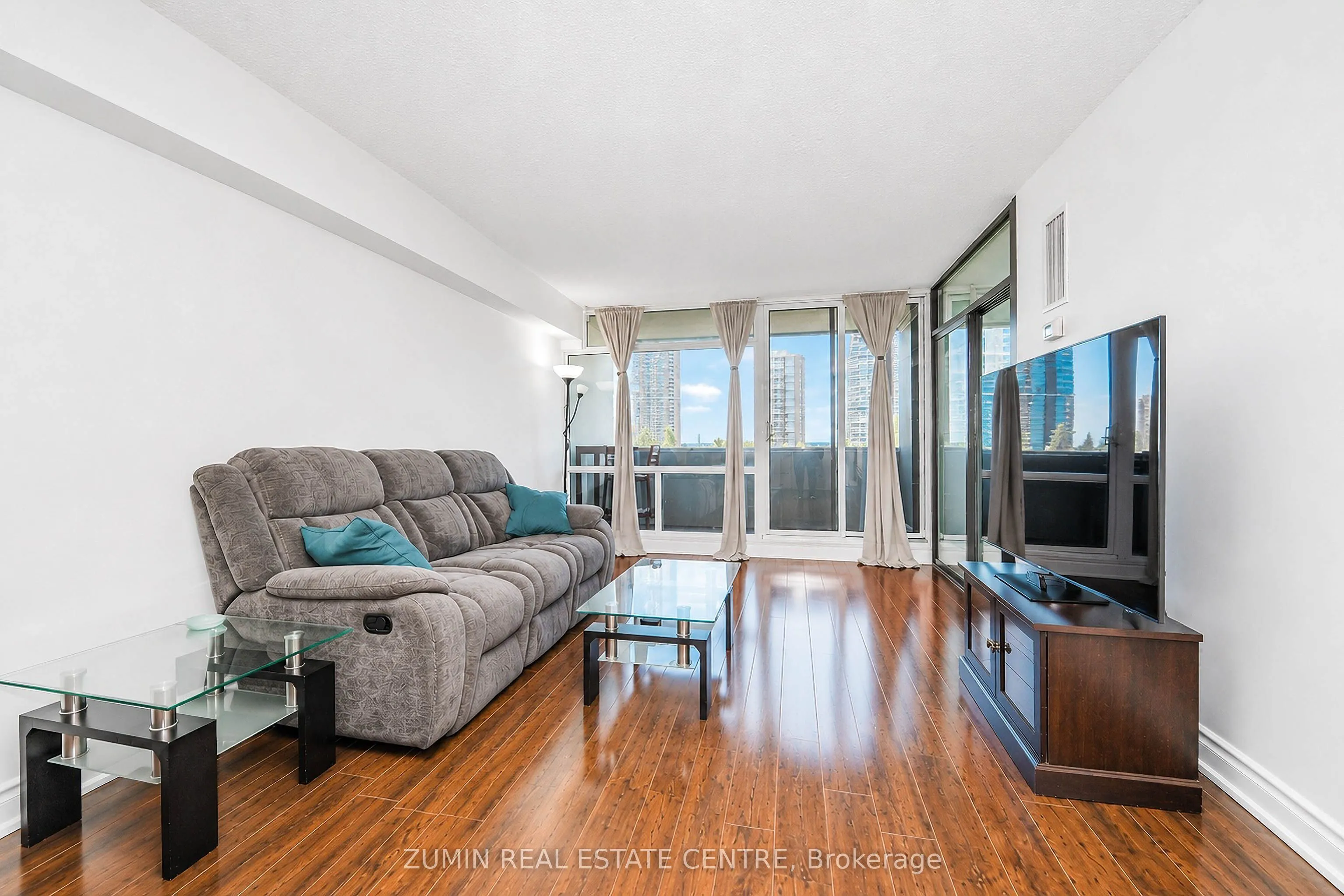 1555 Finch Avenue E #602