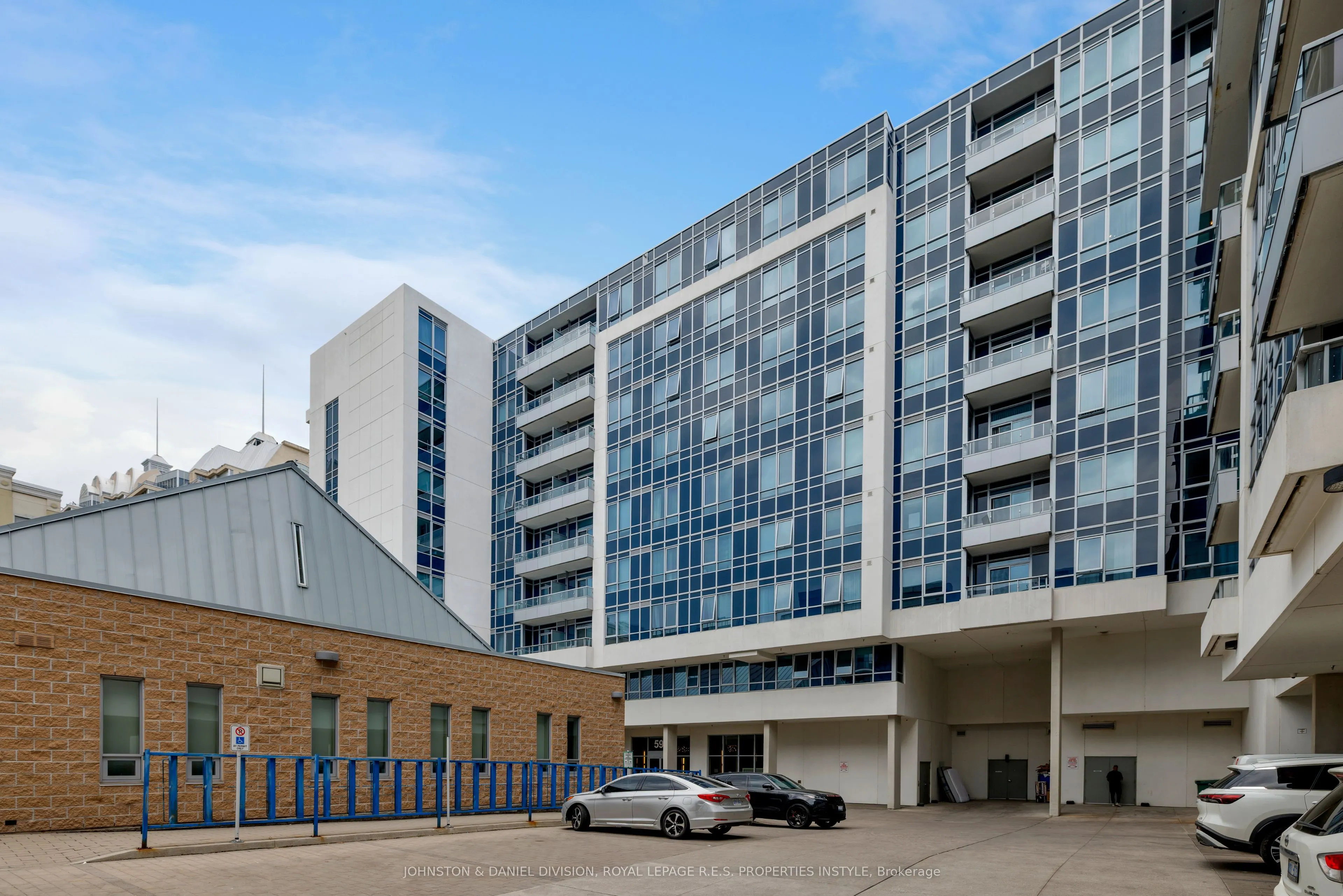 591 Sheppard Avenue E #327