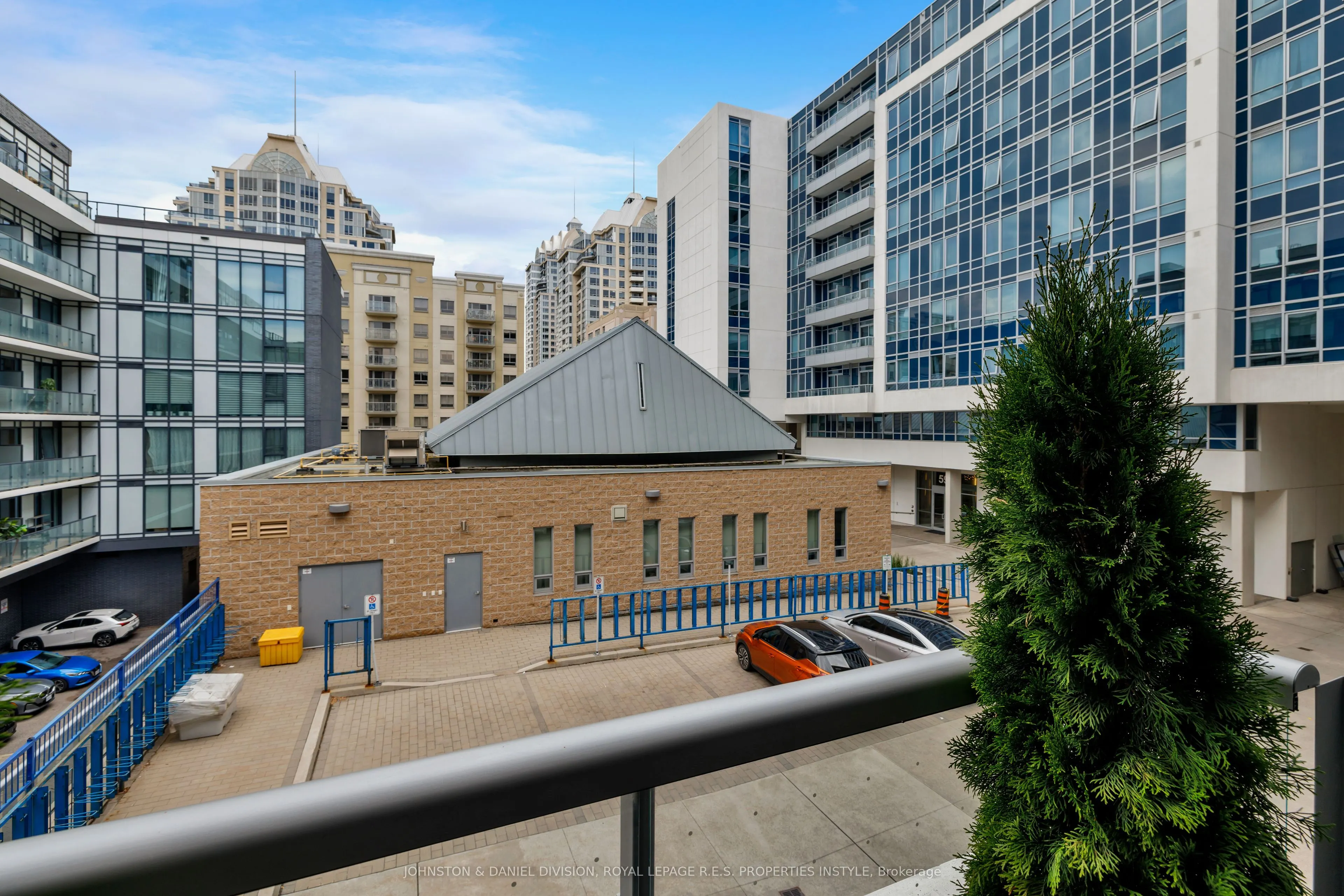 591 Sheppard Avenue E #327