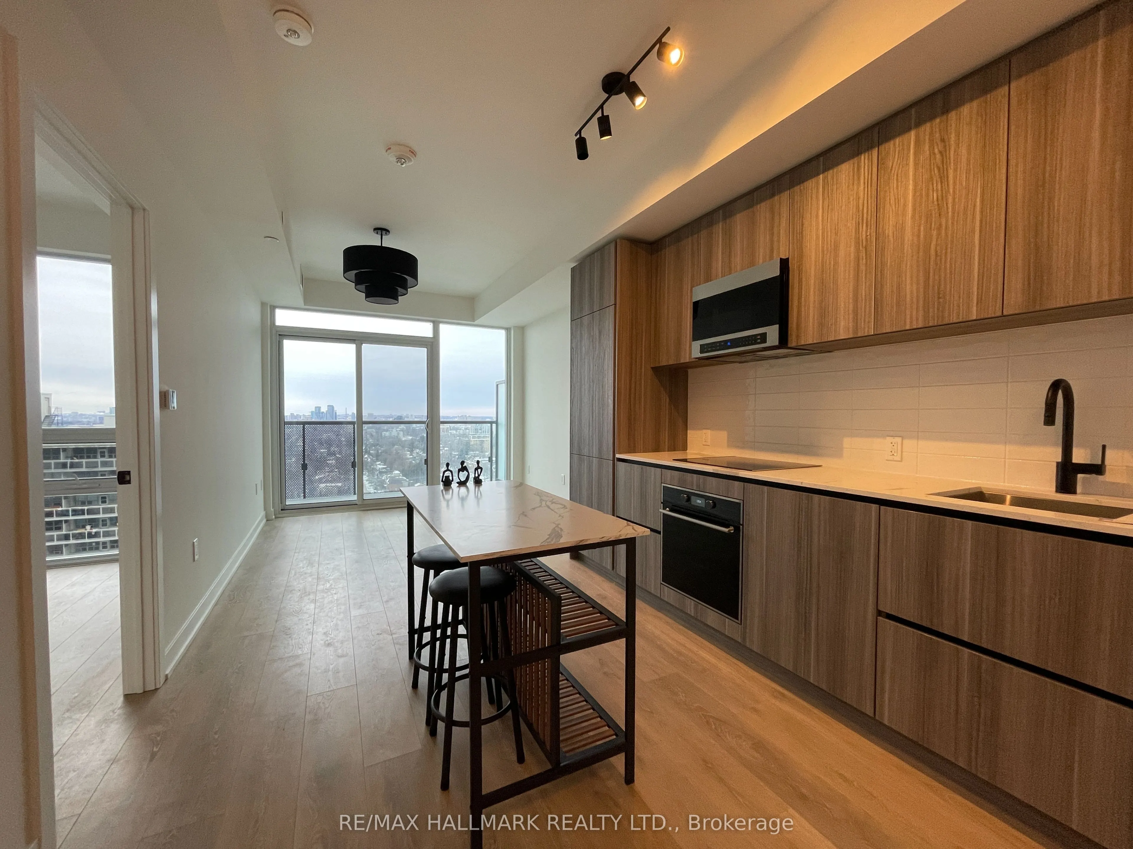 127 Broadway Avenue #1810