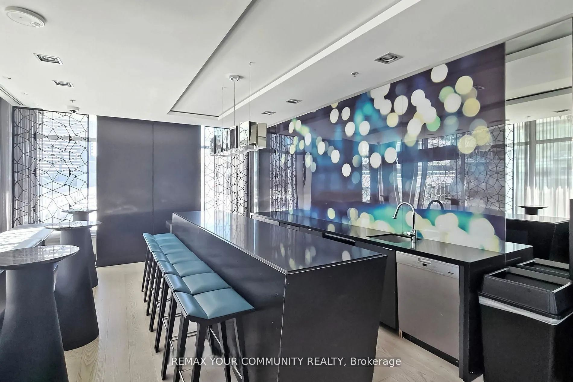 199 RICHMOND Street W #1602