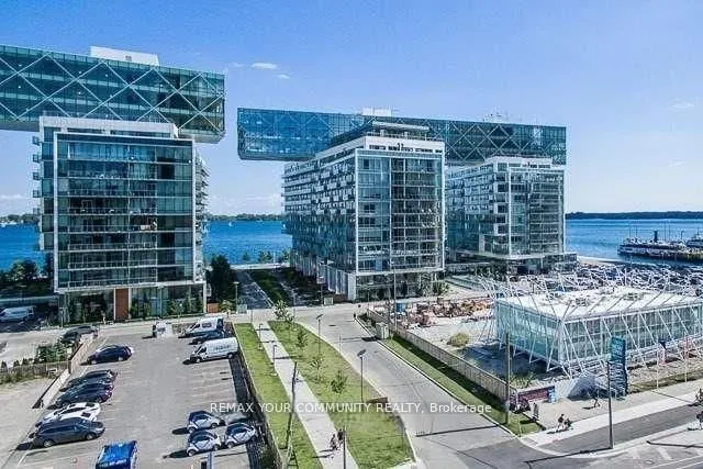 29 Queens Quay E #918