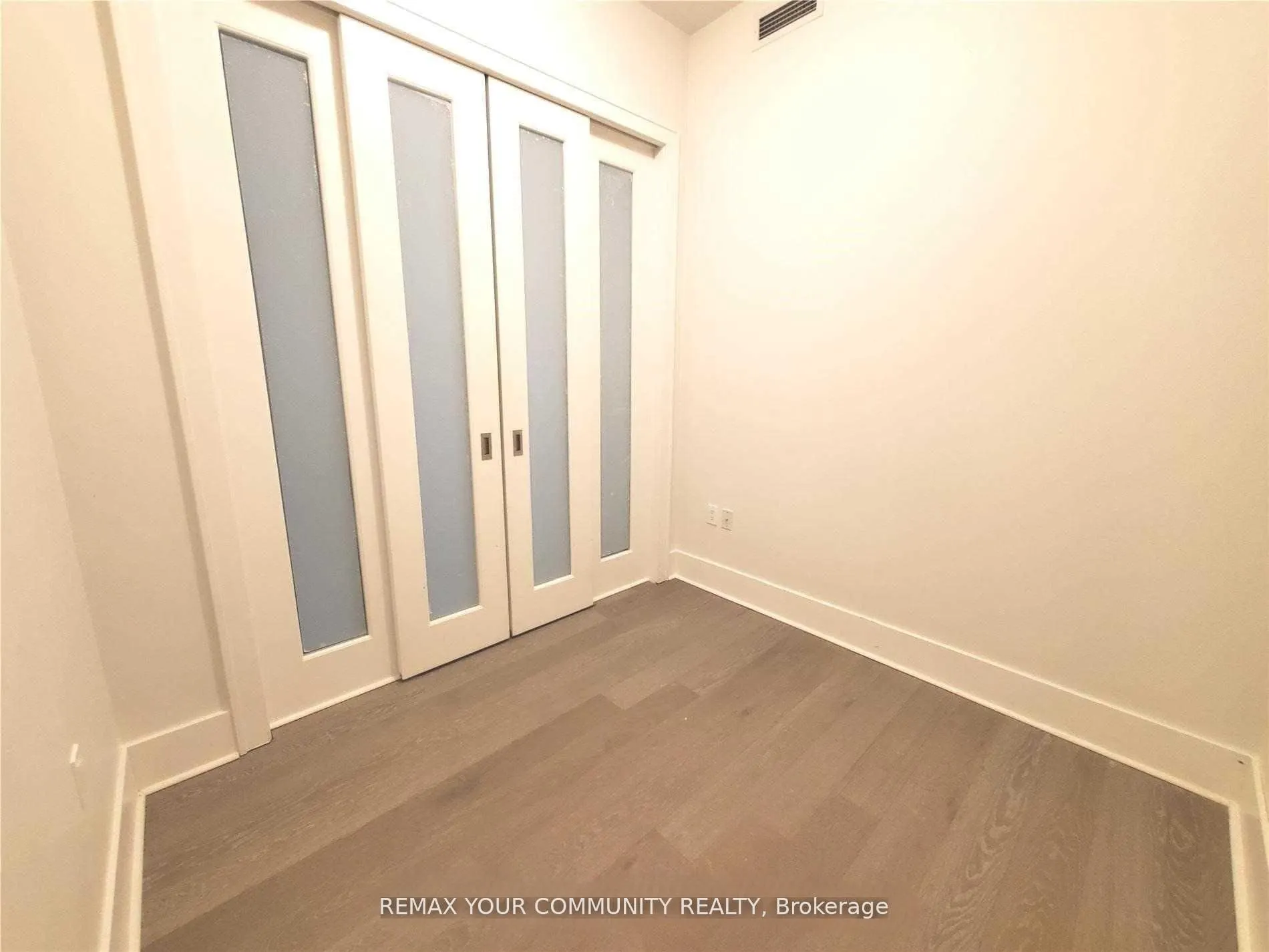 29 Queens Quay E #918