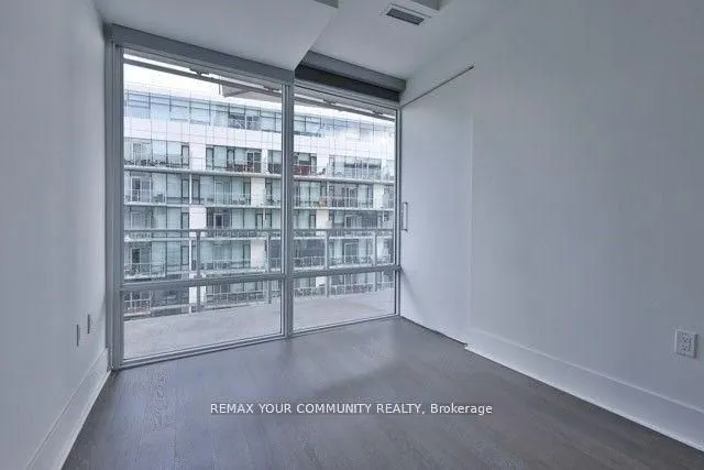 29 Queens Quay E #918