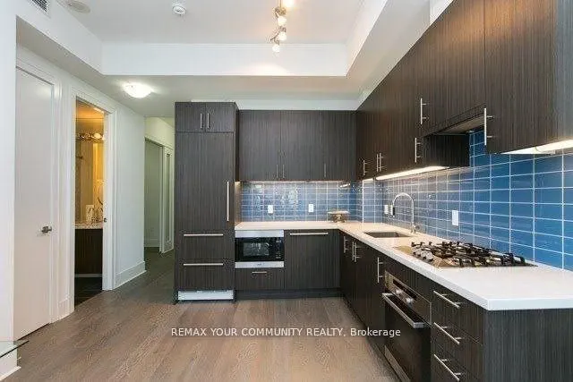 29 Queens Quay E #918