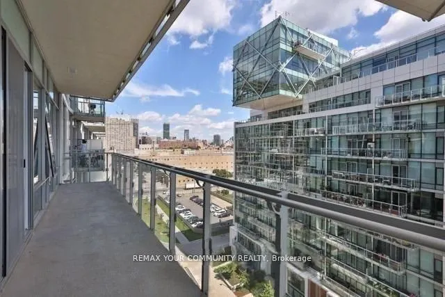 29 Queens Quay E #918