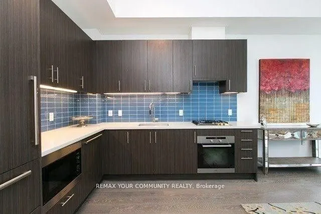 29 Queens Quay E #918
