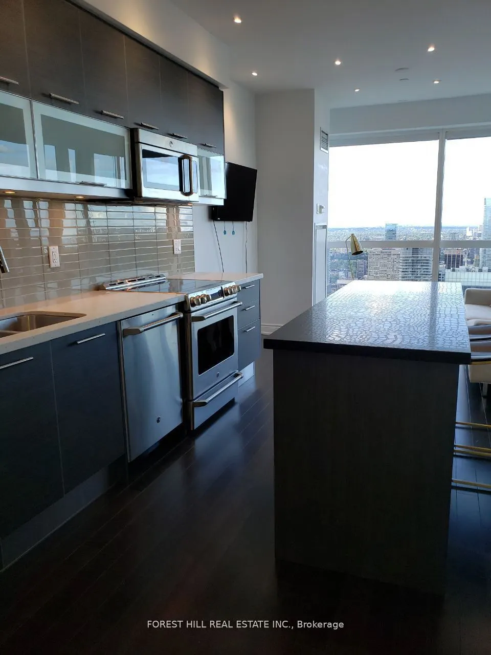 388 Yonge Street #7401