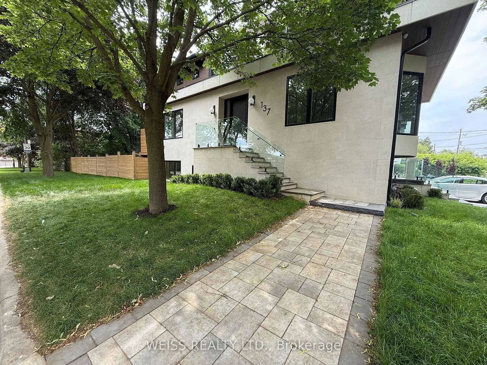137 Bannockburn Avenue