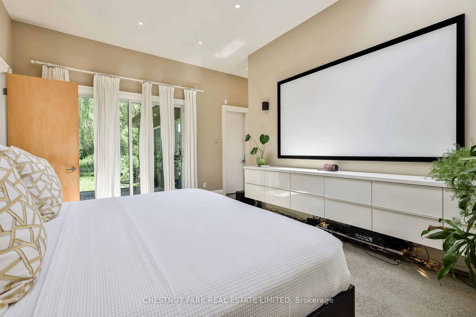 41 Hurlingham Crescent