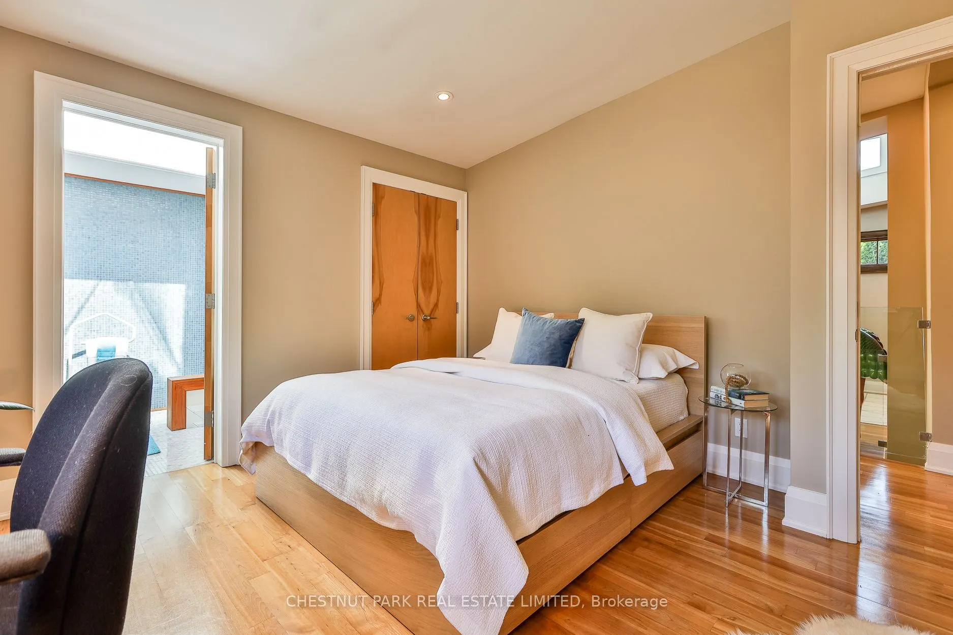 41 Hurlingham Crescent