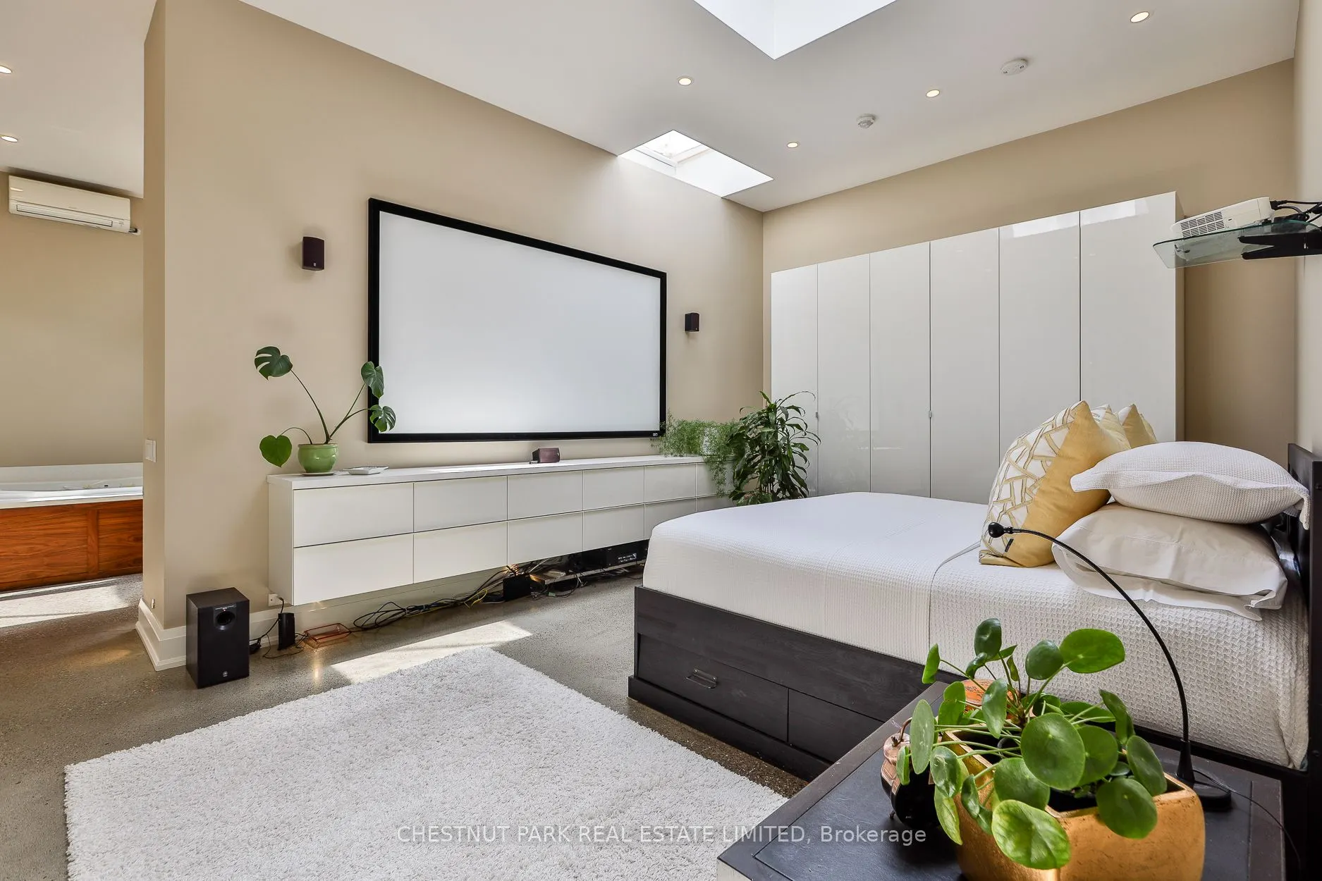 41 Hurlingham Crescent