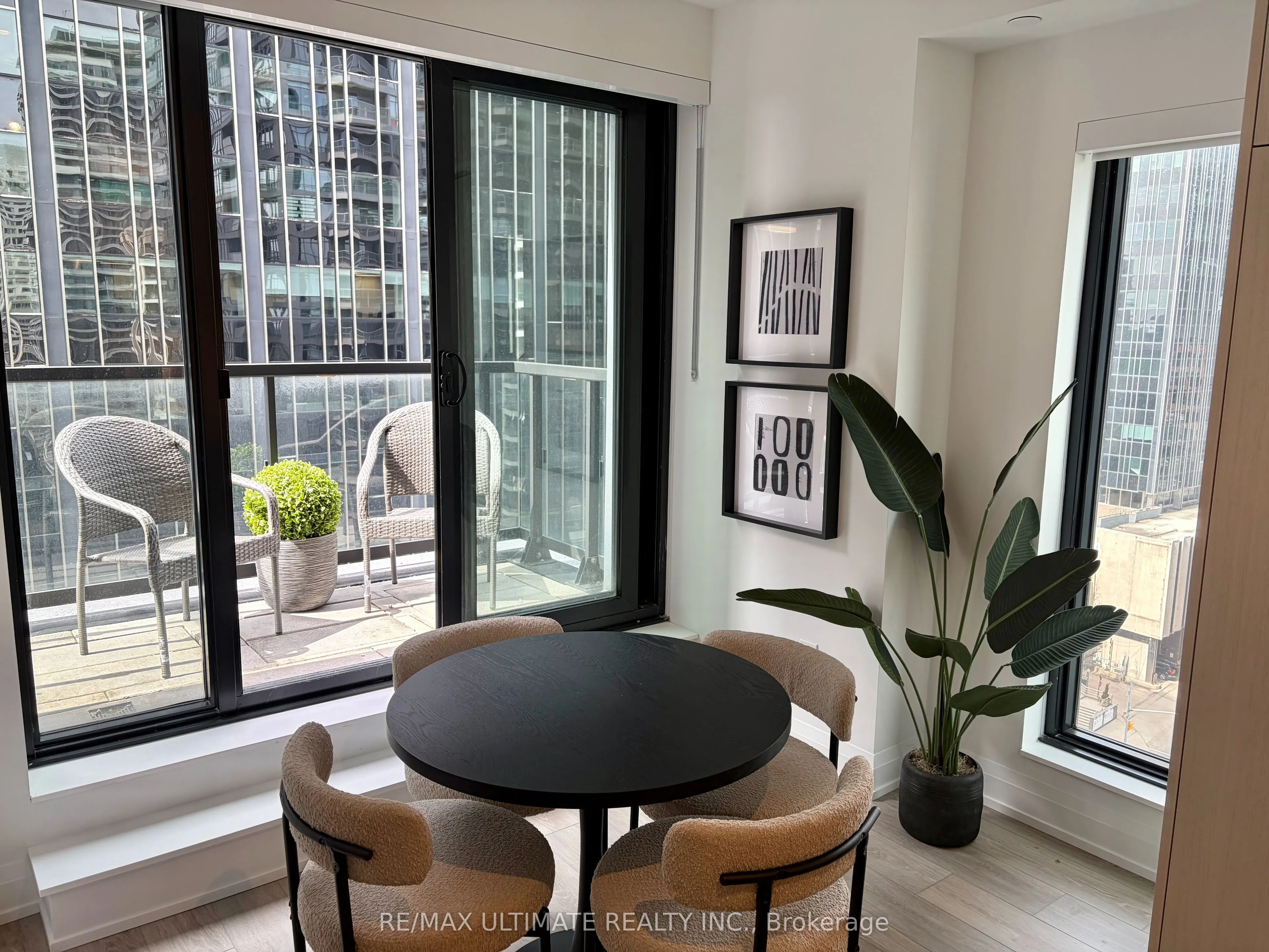 20 Soudan Avenue #1008