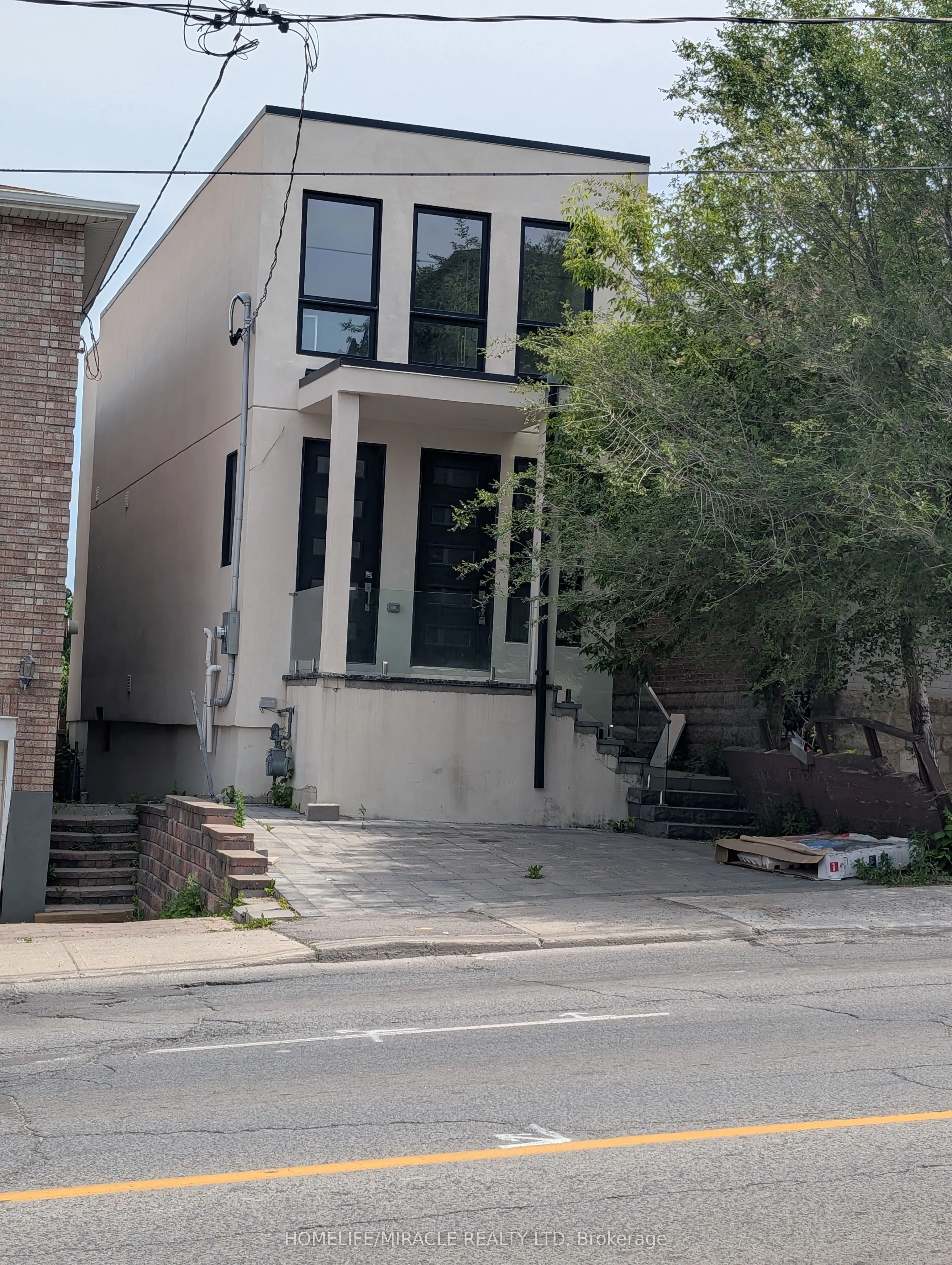 2099 Dufferin Street