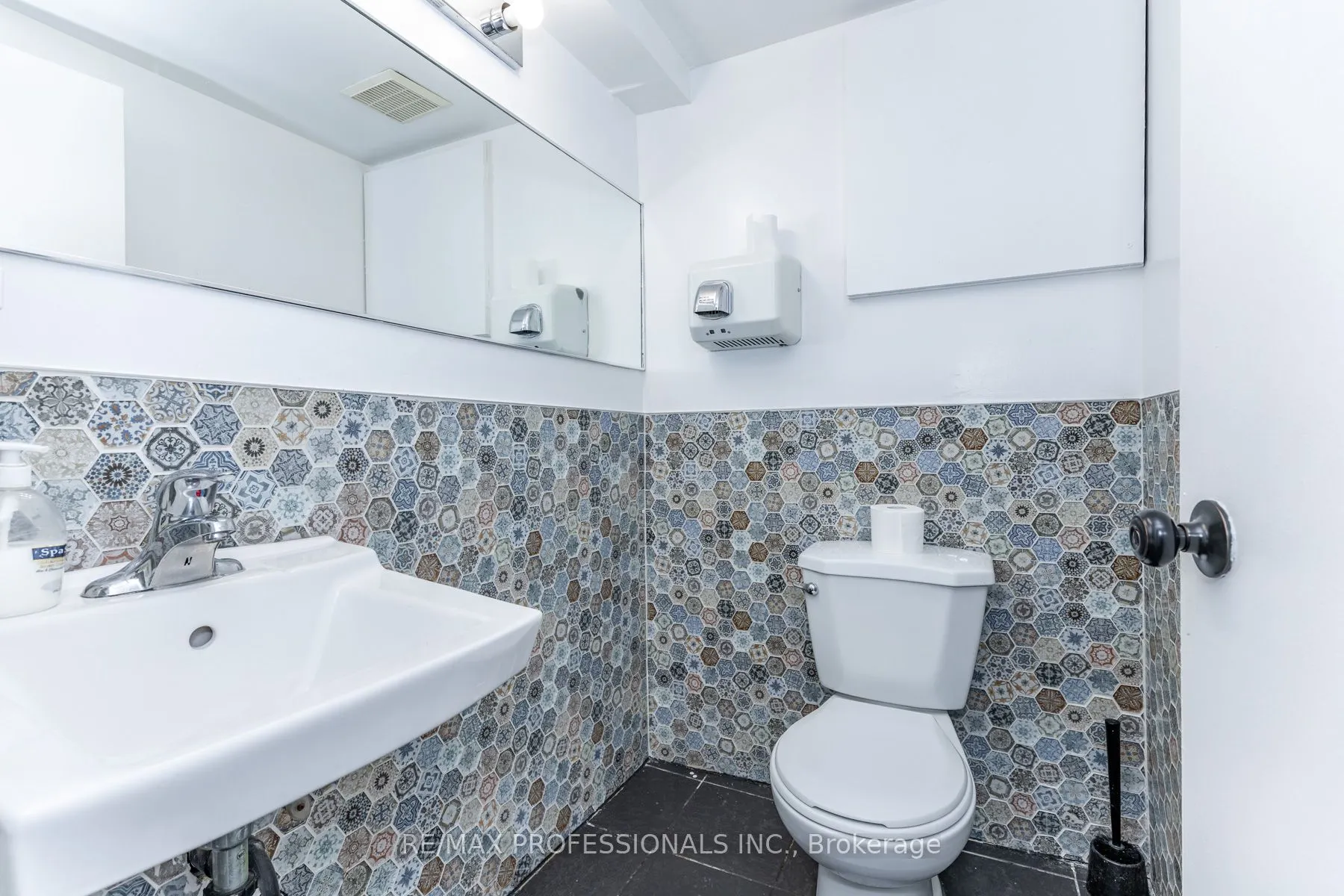 495 Bloor Street W