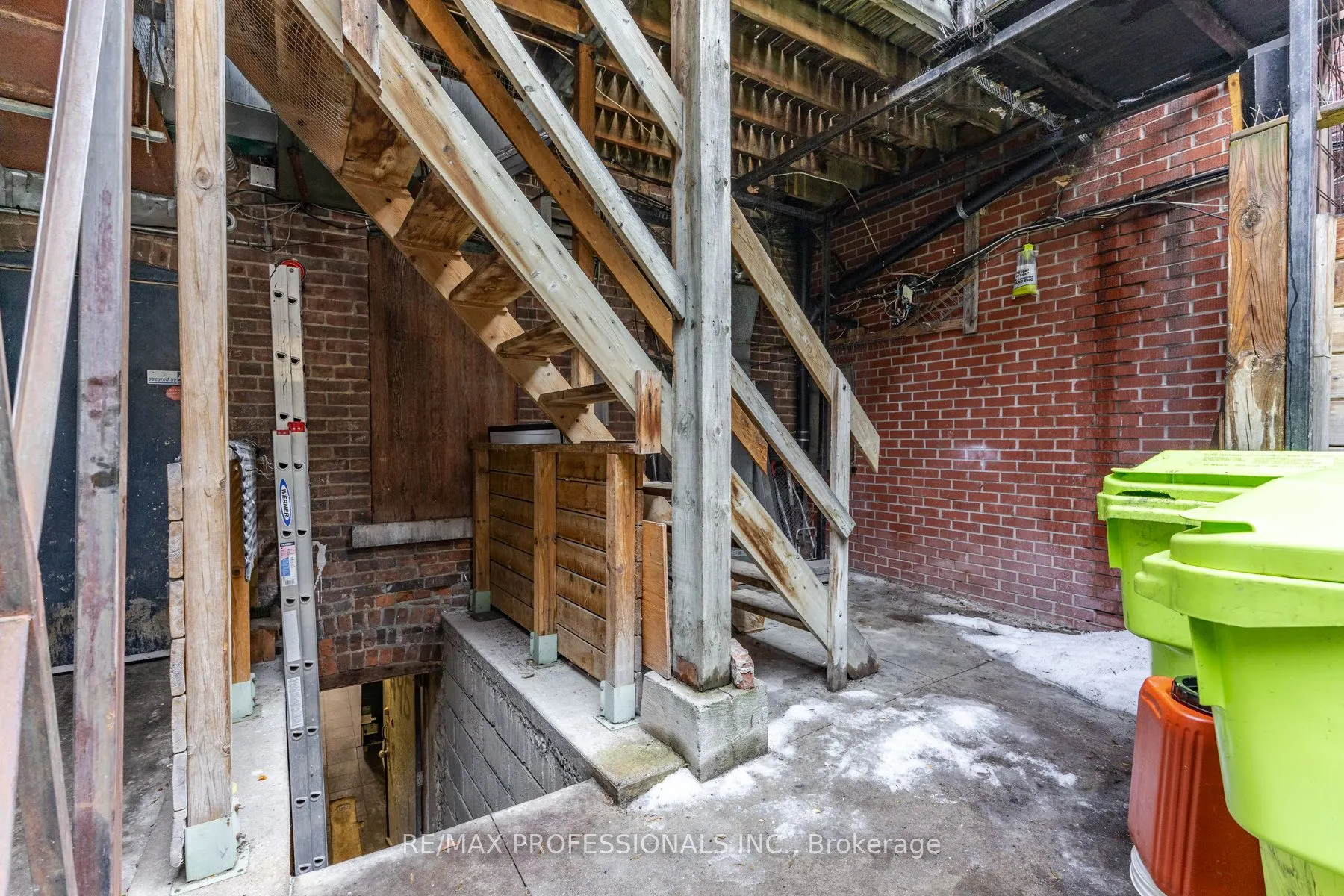 495 Bloor Street W
