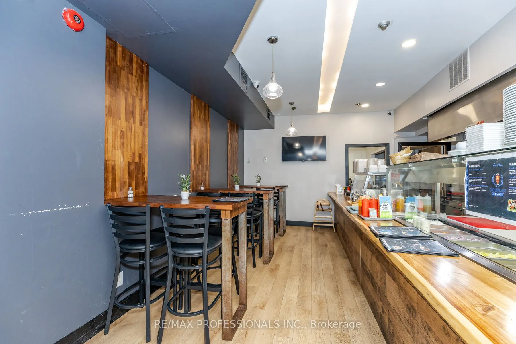495 Bloor Street W