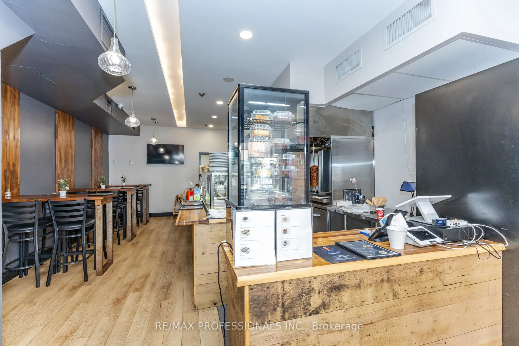 495 Bloor Street W