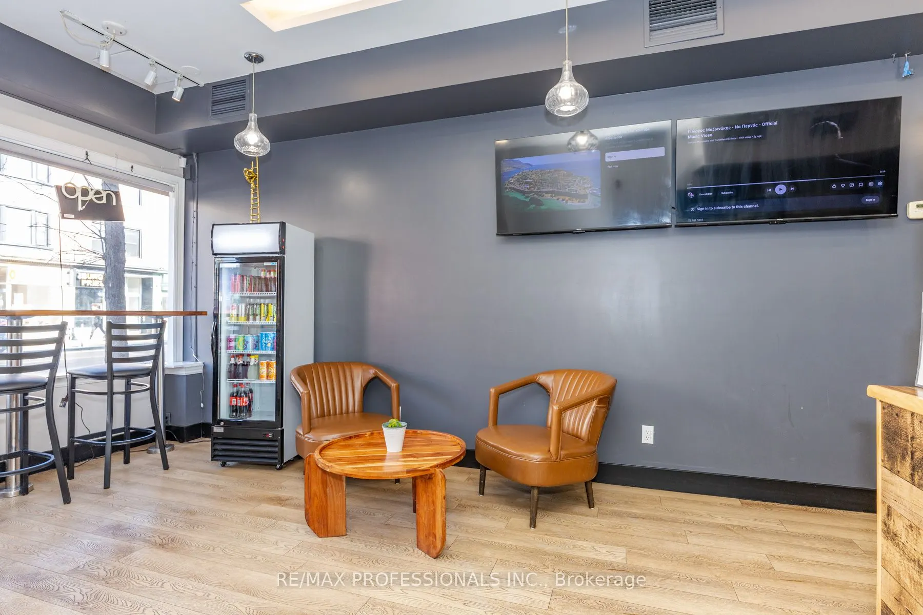 495 Bloor Street W
