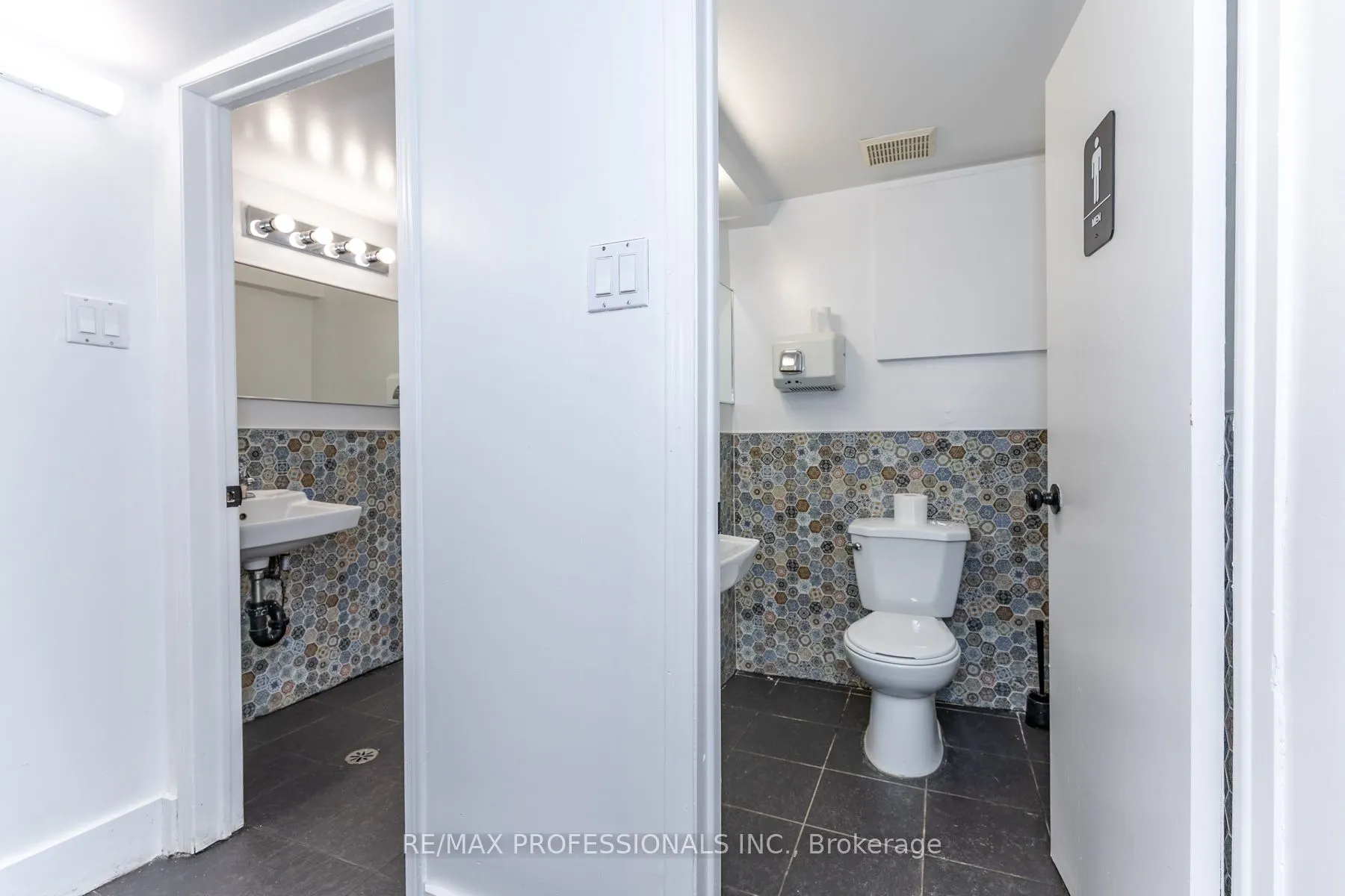 495 Bloor Street W