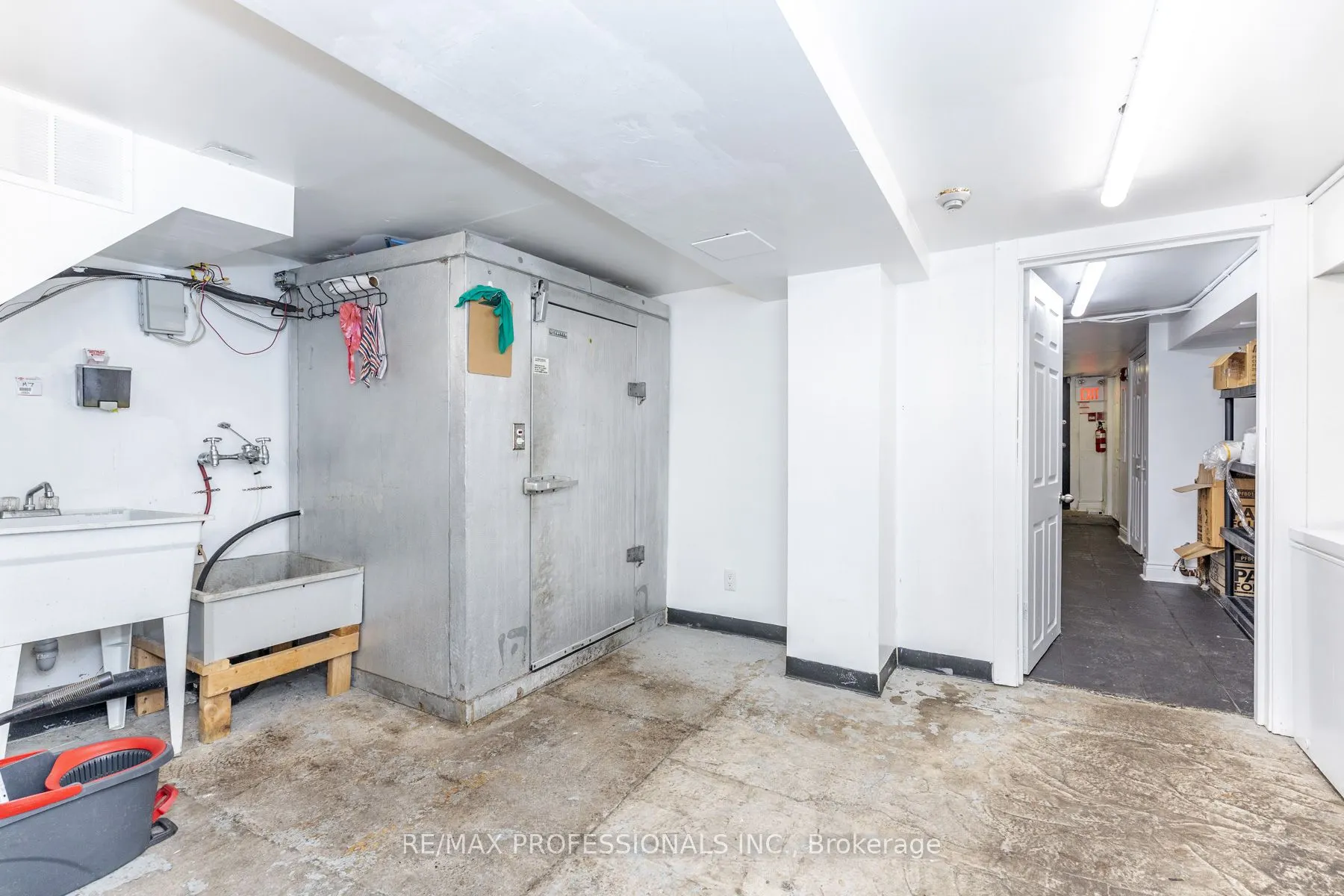 495 Bloor Street W