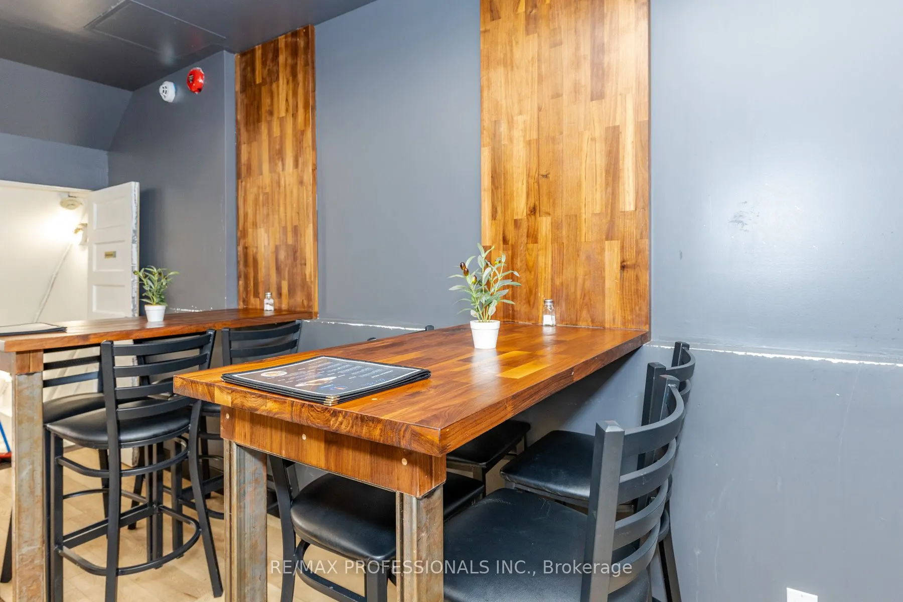 495 Bloor Street W