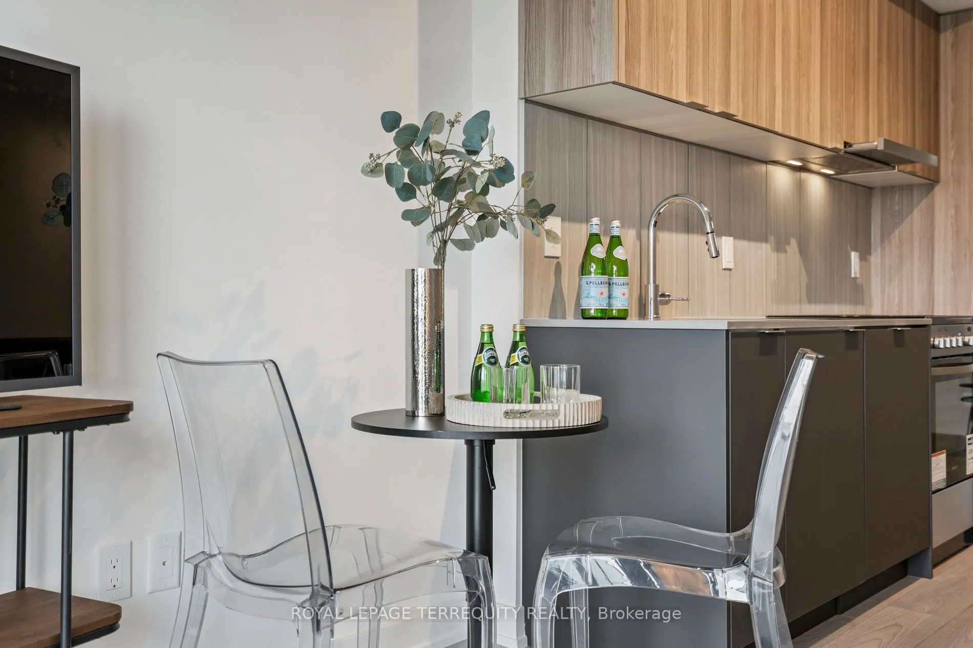8 Tippett Road #809