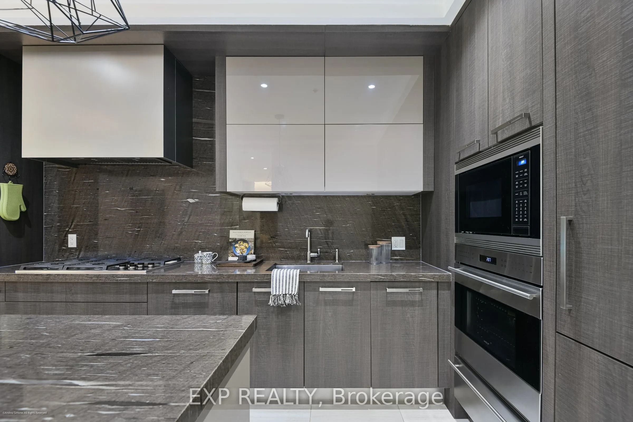 1084 Bay Street #15