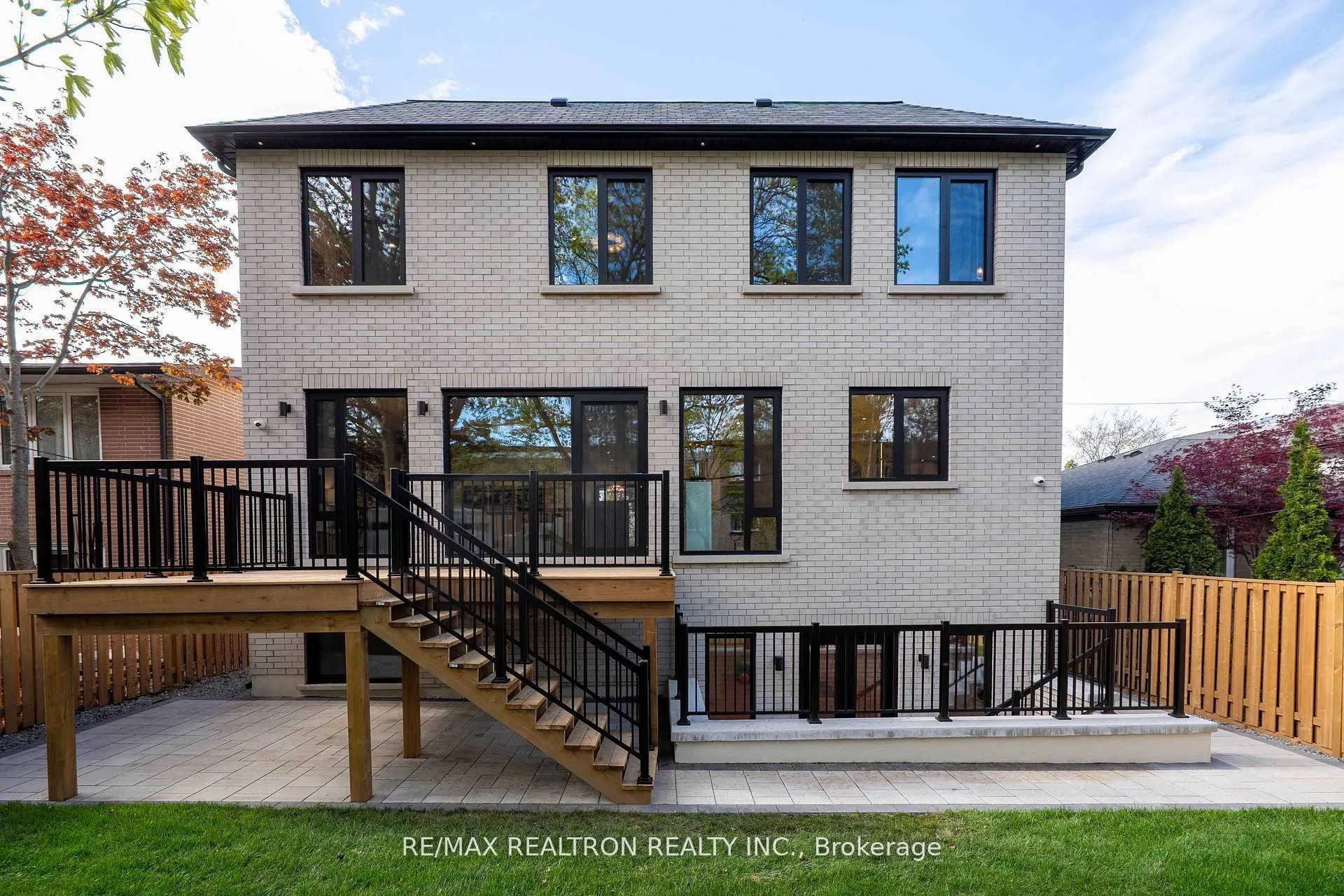 35 Foxwarren Drive