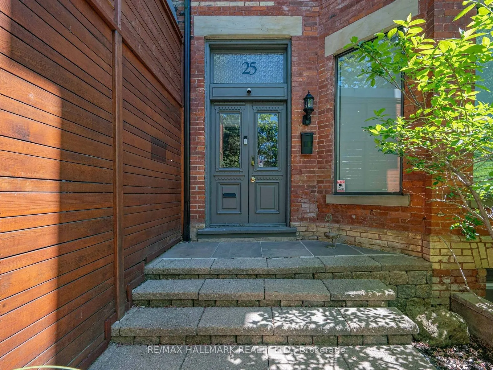 25 Grange Avenue