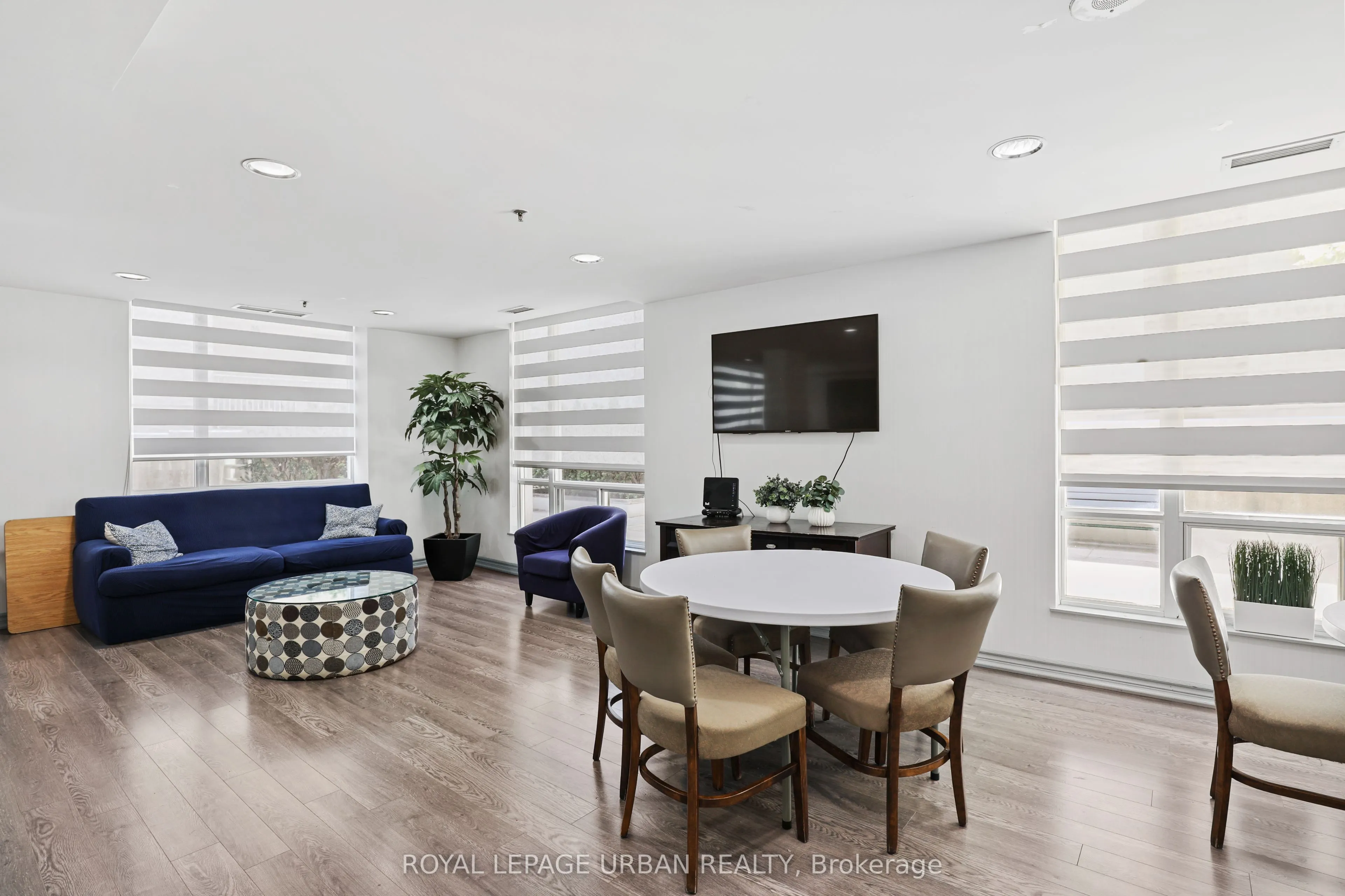 43 Eglinton Avenue E #506