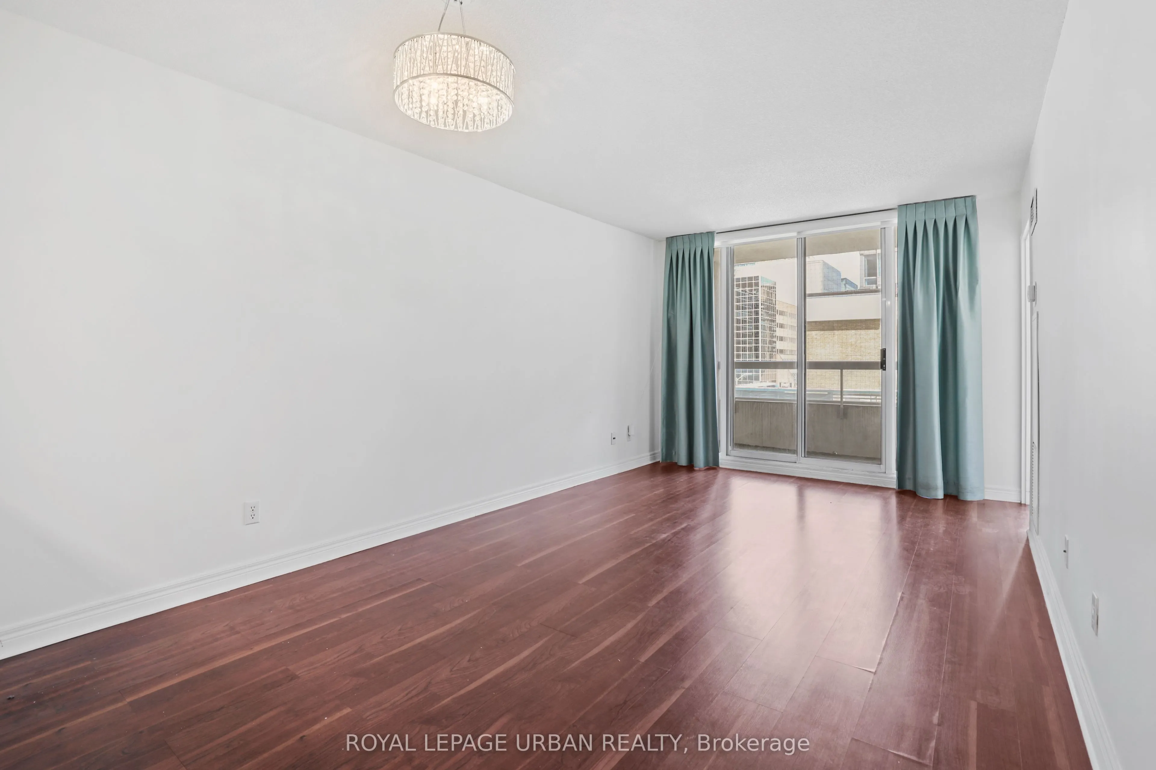 43 Eglinton Avenue E #506