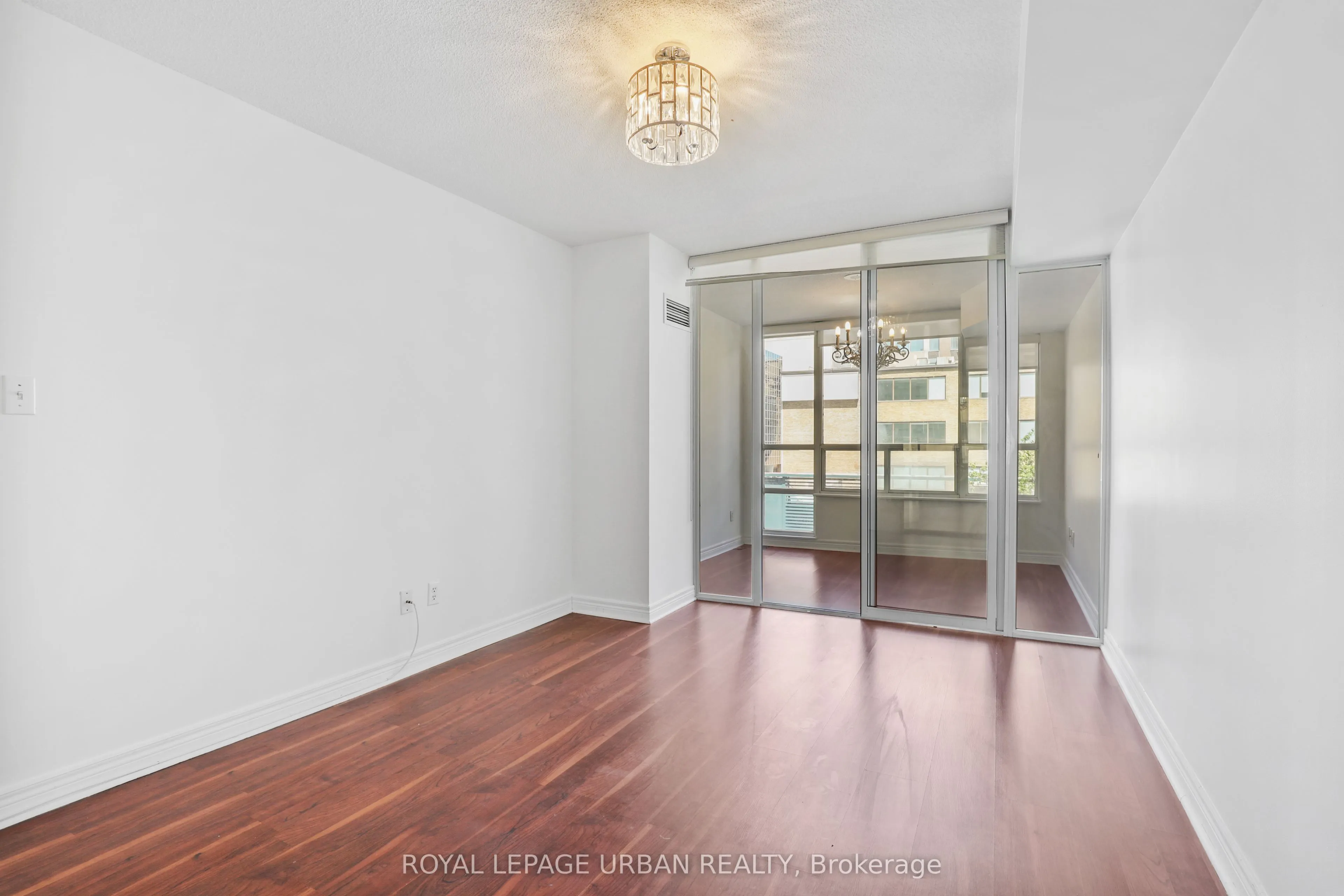 43 Eglinton Avenue E #506