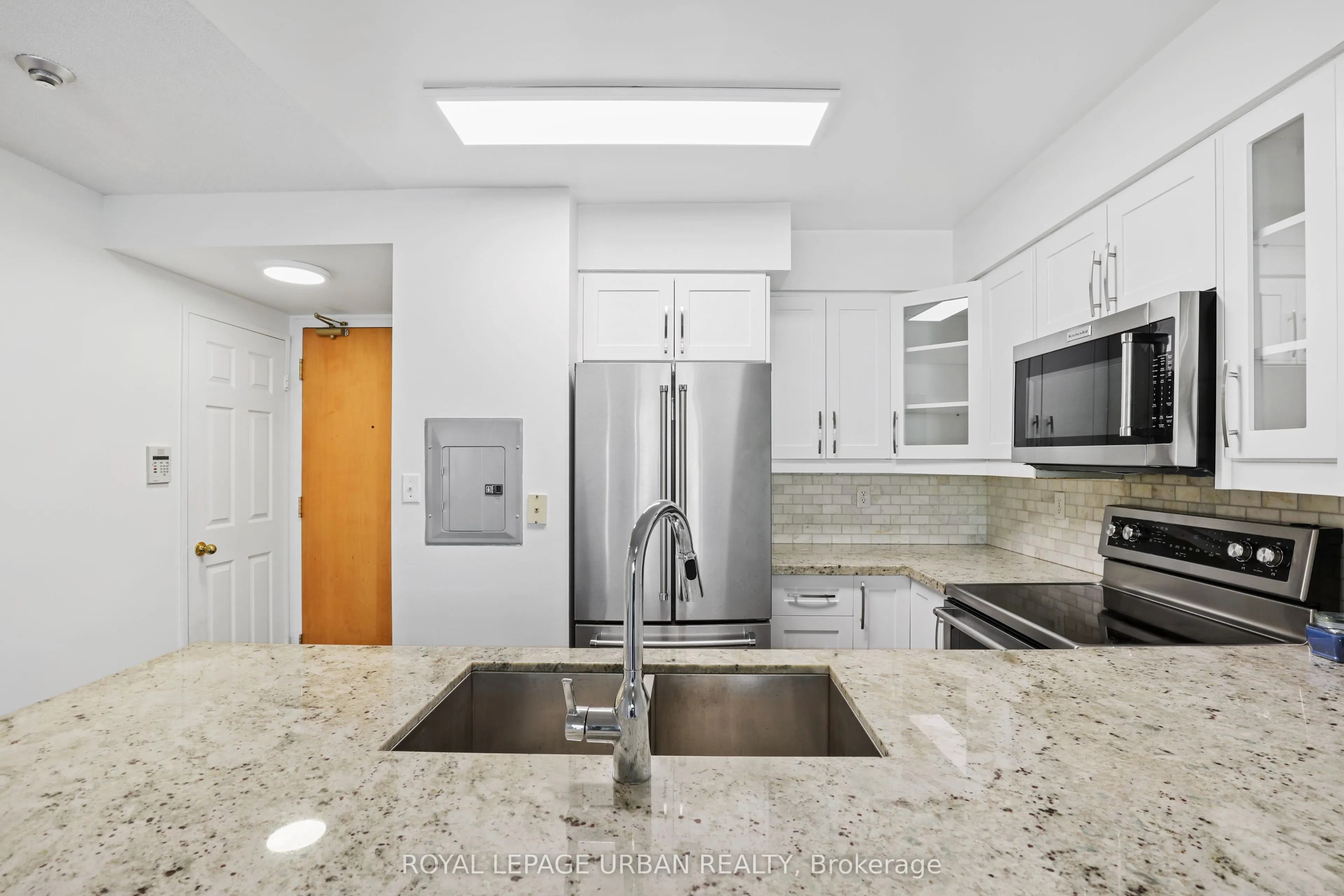 43 Eglinton Avenue E #506