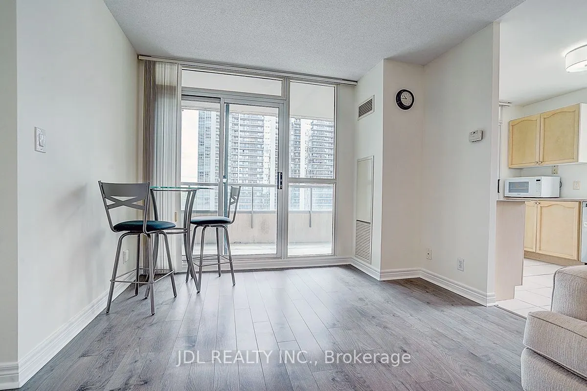 23 Hollywood Avenue #1202