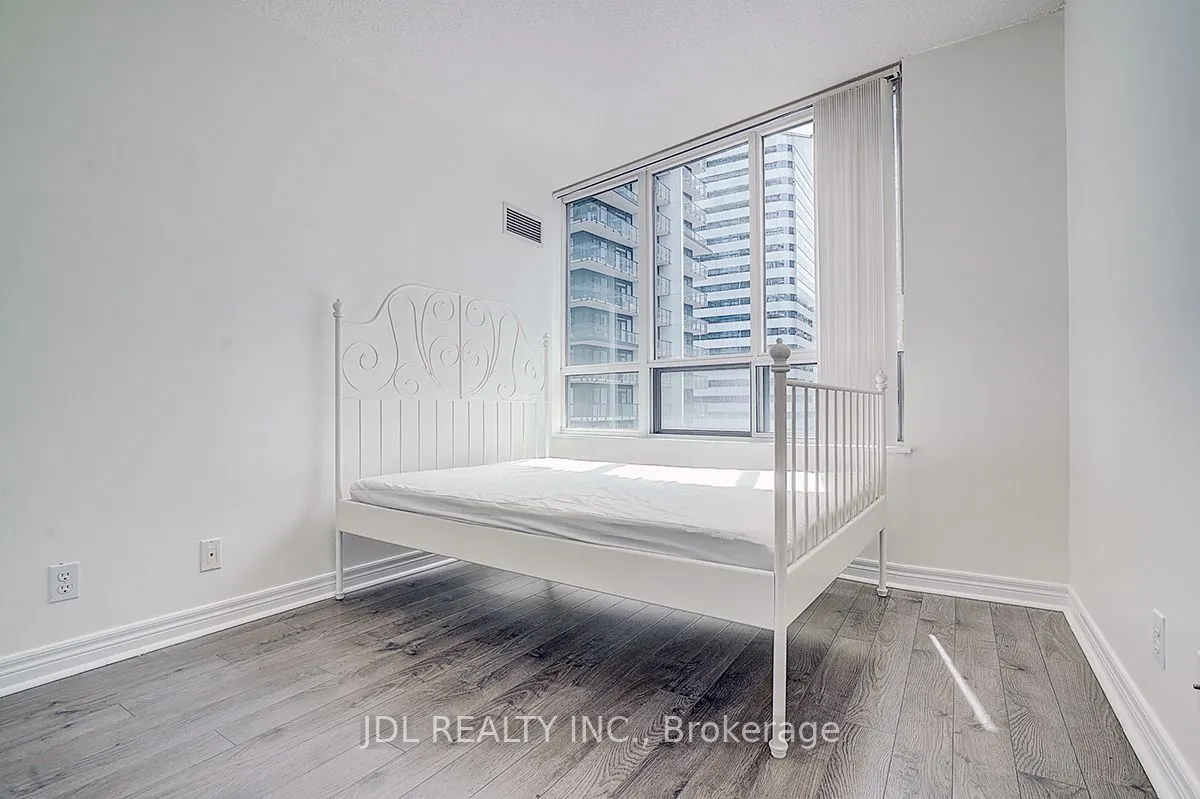 23 Hollywood Avenue #1202