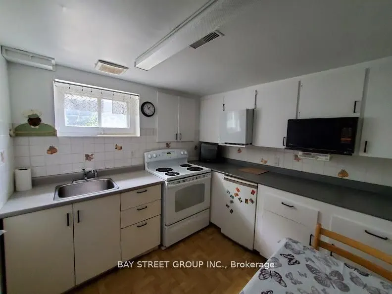 73 Regatta Crescent #Lower